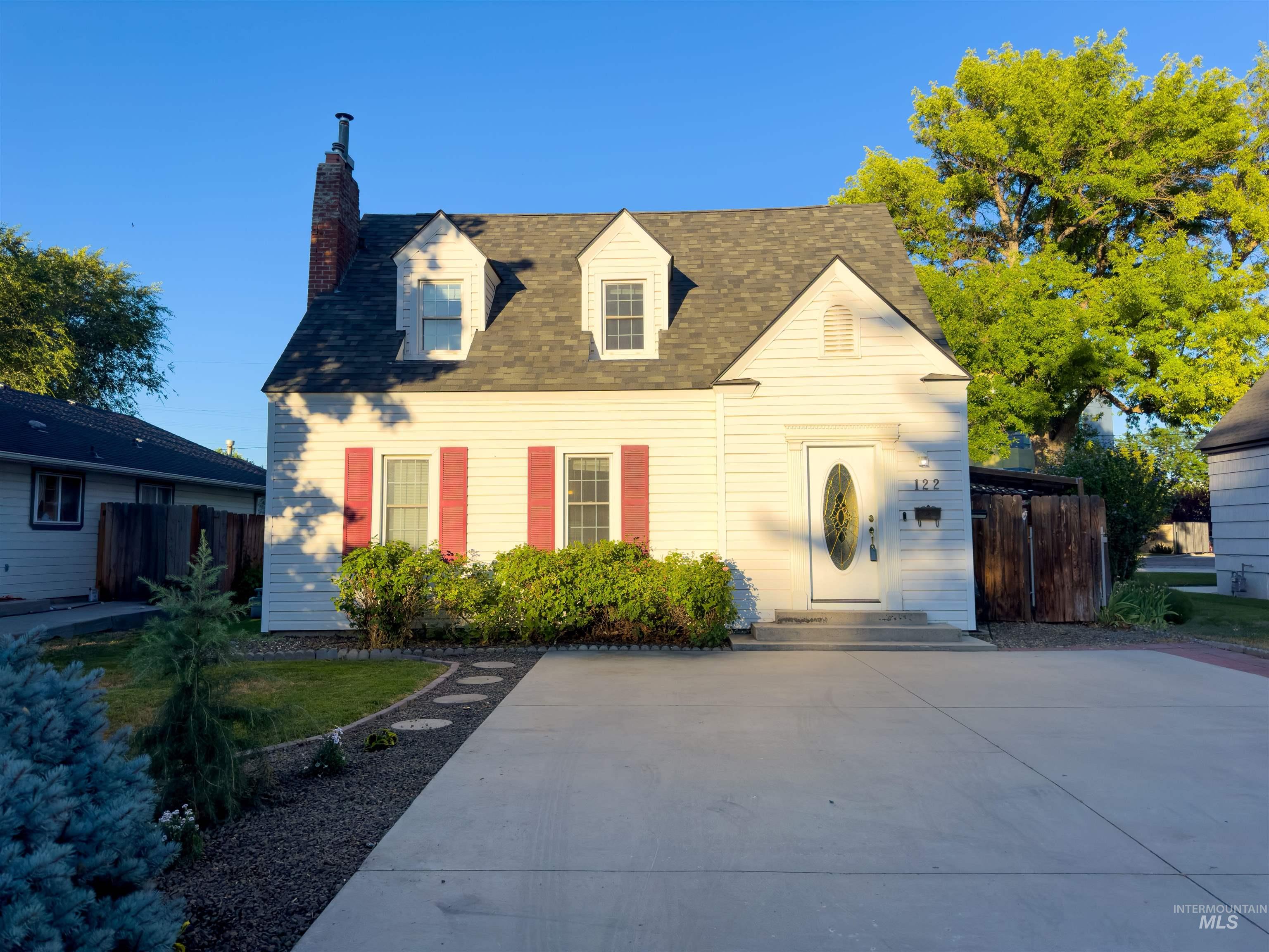 122 N Yale St, Nampa, Idaho 83651, 2 Bedrooms, 3.5 Bathrooms, Residential For Sale, Price $409,000,MLS 98954391