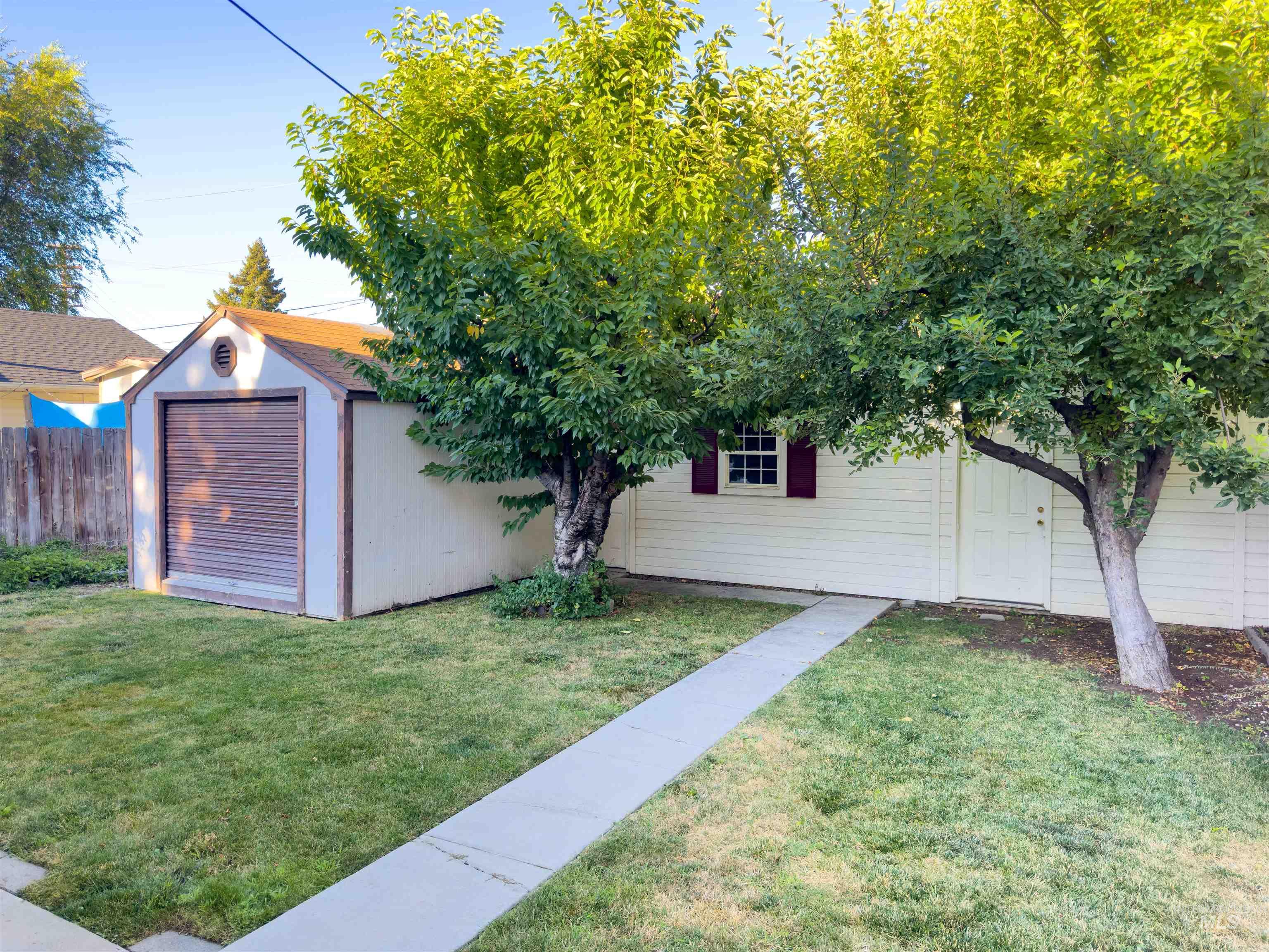 View of yard featuring a shed