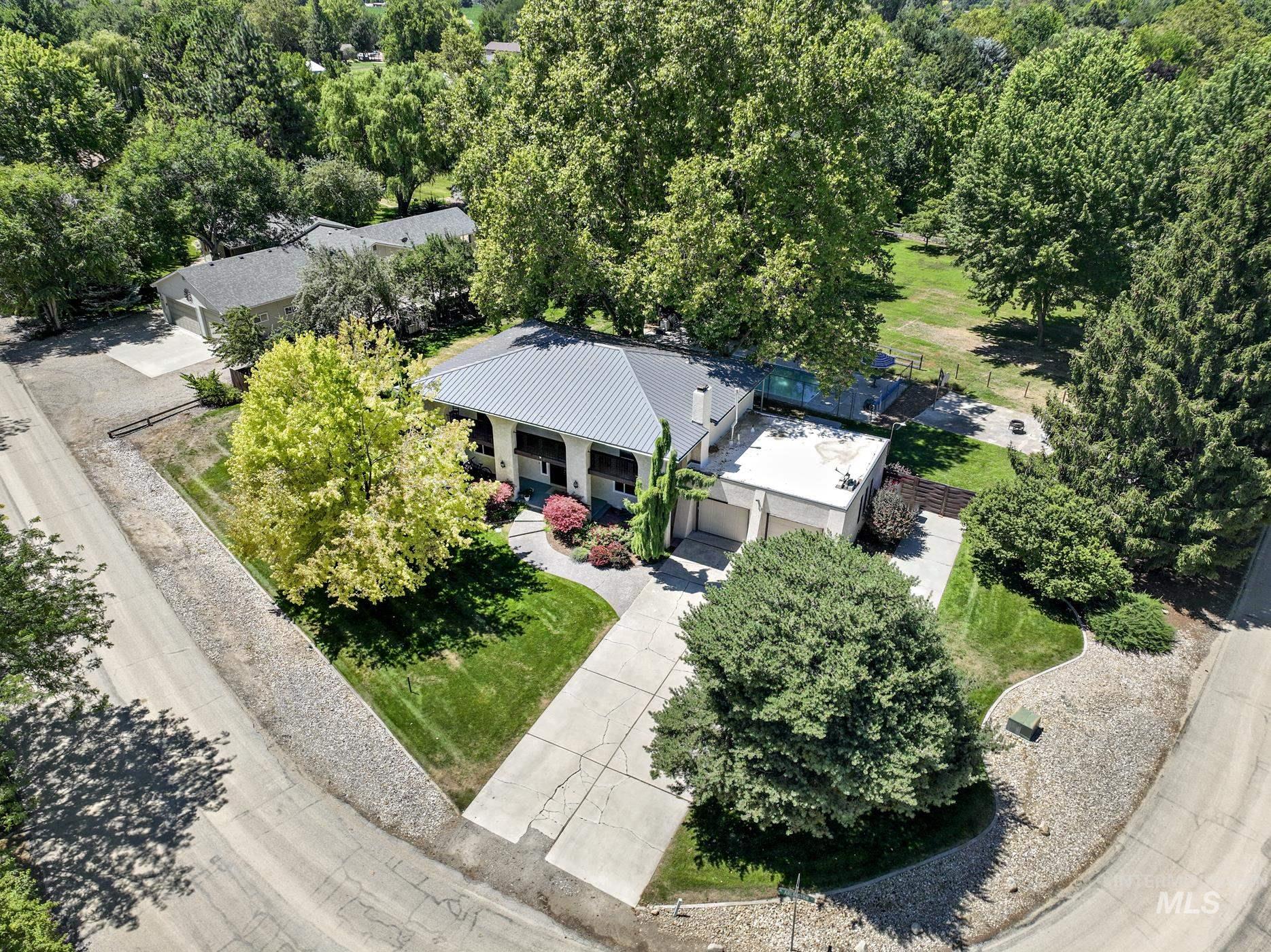 1067 N Arlington Dr, Eagle, Idaho 83616, 4 Bedrooms, 3 Bathrooms, Residential For Sale, Price $1,145,000,MLS 98954392