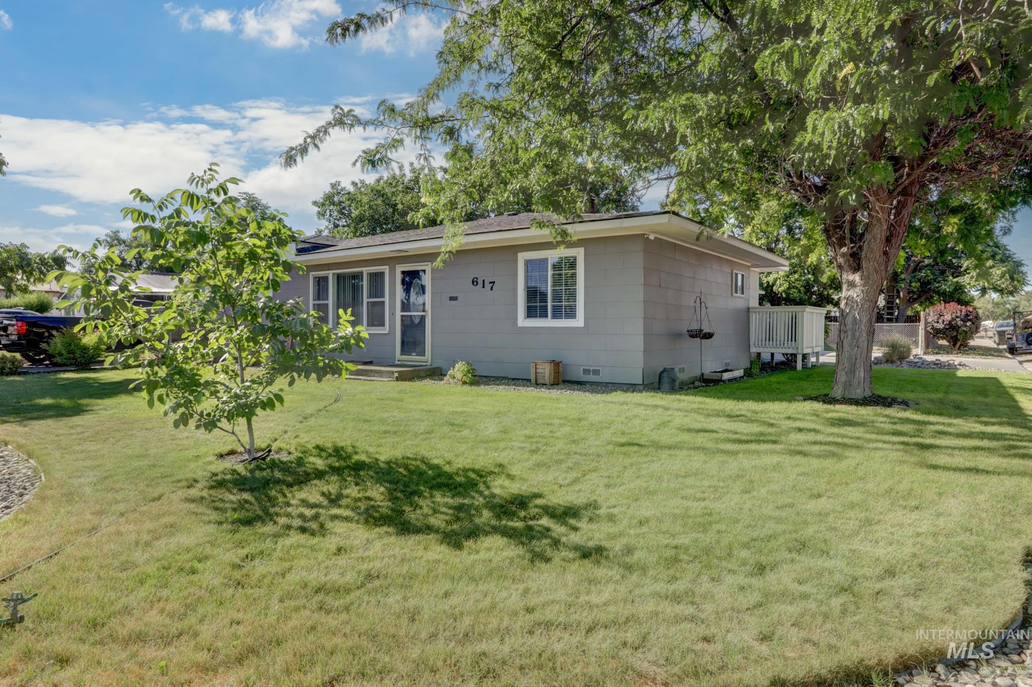 View of front of property featuring a front lawn and crawl space