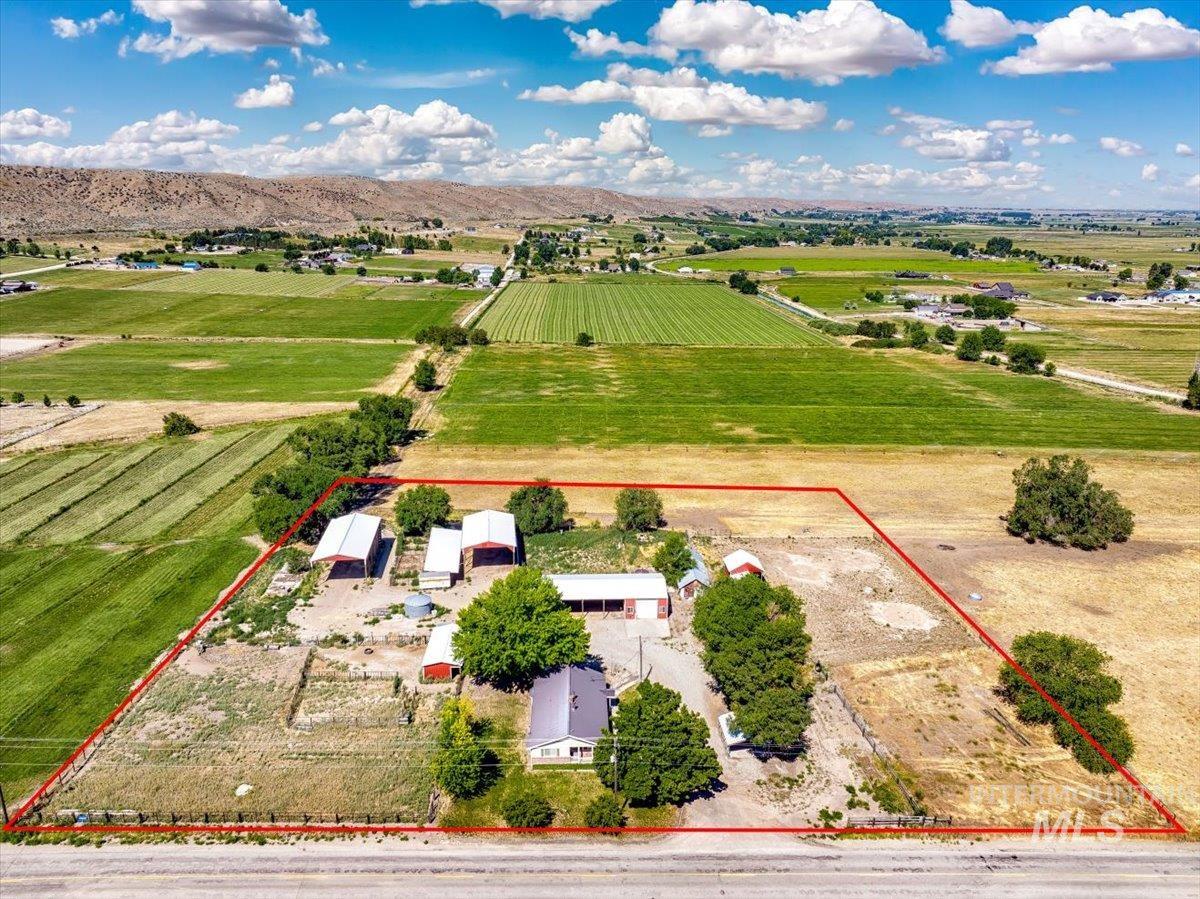 3617 Bowman Rd, Emmett, Idaho 83617, 3 Bedrooms, 2 Bathrooms, Residential For Sale, Price $748,444,MLS 98954429