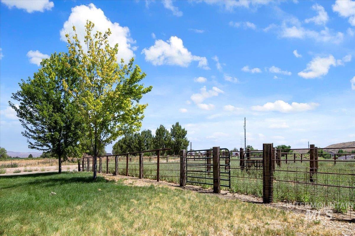 3617 Bowman Rd, Emmett, Idaho 83617, 3 Bedrooms, 2 Bathrooms, Residential For Sale, Price $748,444,MLS 98954429