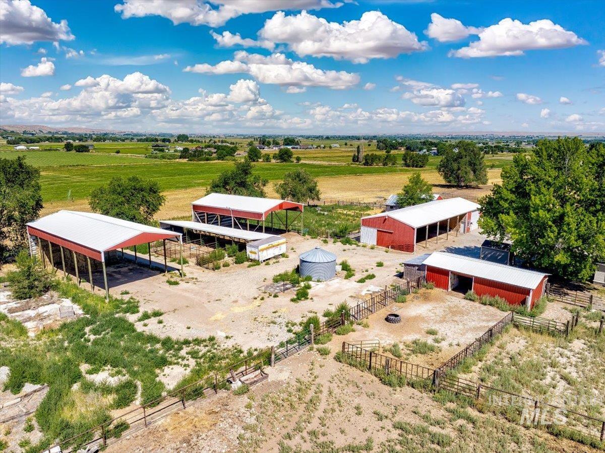 3617 Bowman Rd, Emmett, Idaho 83617, 3 Bedrooms, 2 Bathrooms, Residential For Sale, Price $748,444,MLS 98954429