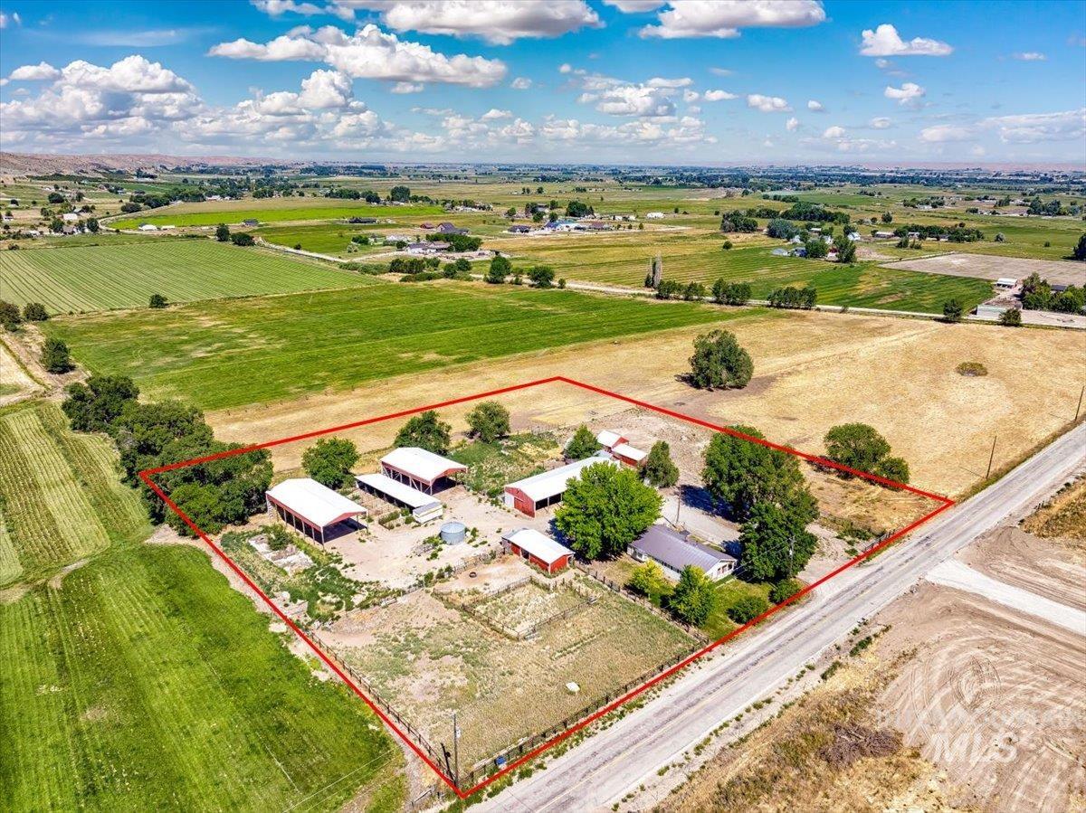 3617 Bowman Rd, Emmett, Idaho 83617, 3 Bedrooms, 2 Bathrooms, Residential For Sale, Price $748,444,MLS 98954429