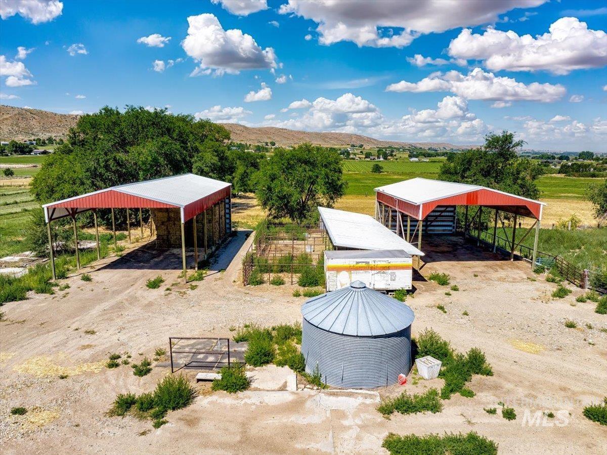 3617 Bowman Rd, Emmett, Idaho 83617, 3 Bedrooms, 2 Bathrooms, Residential For Sale, Price $748,444,MLS 98954429