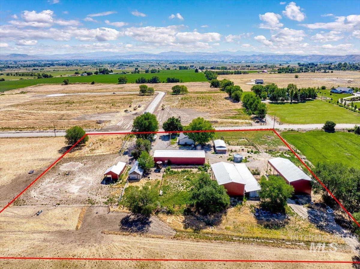 3617 Bowman Rd, Emmett, Idaho 83617, 3 Bedrooms, 2 Bathrooms, Residential For Sale, Price $748,444,MLS 98954429
