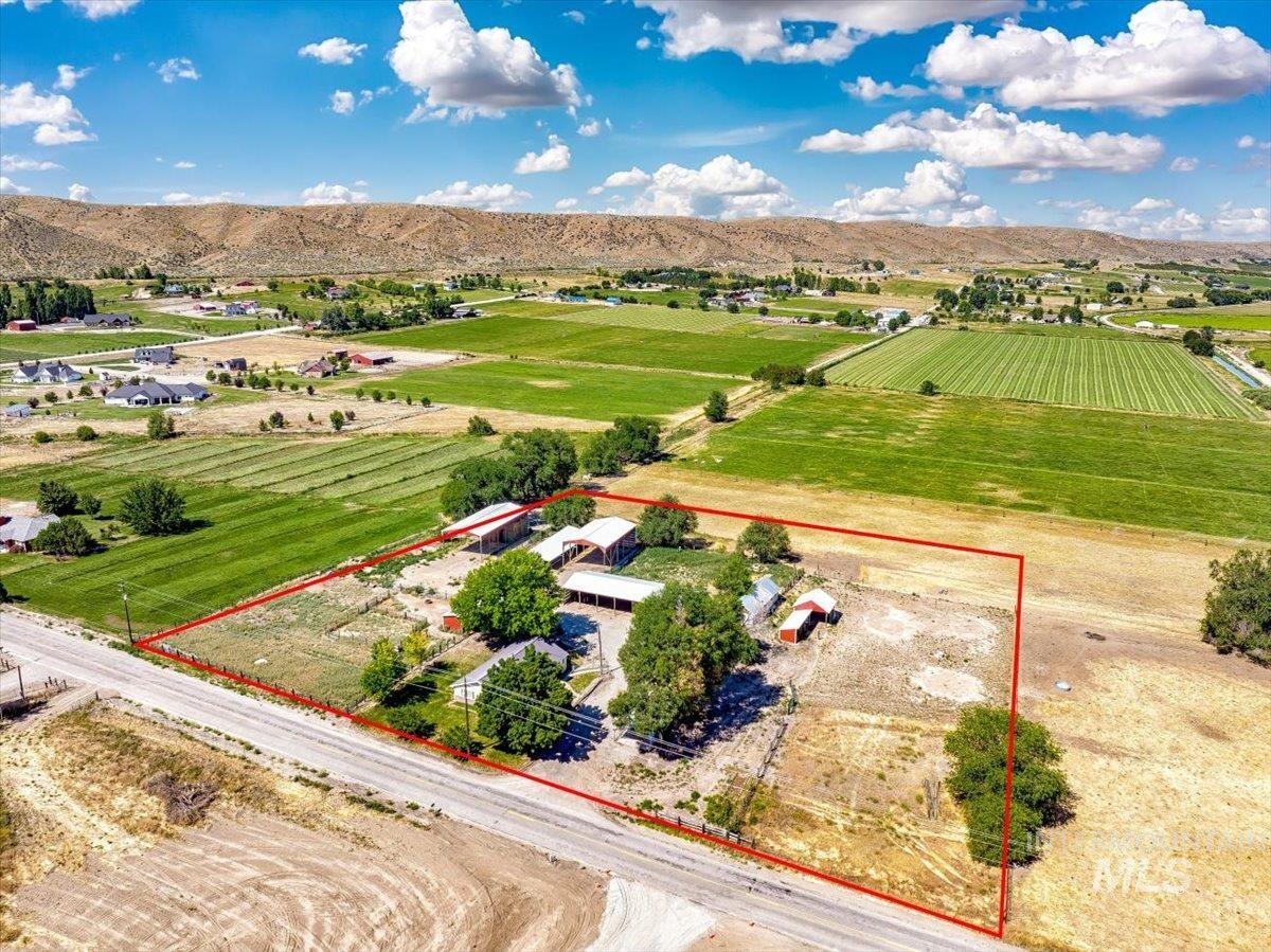 3617 Bowman Rd, Emmett, Idaho 83617, 3 Bedrooms, 2 Bathrooms, Residential For Sale, Price $748,444,MLS 98954429
