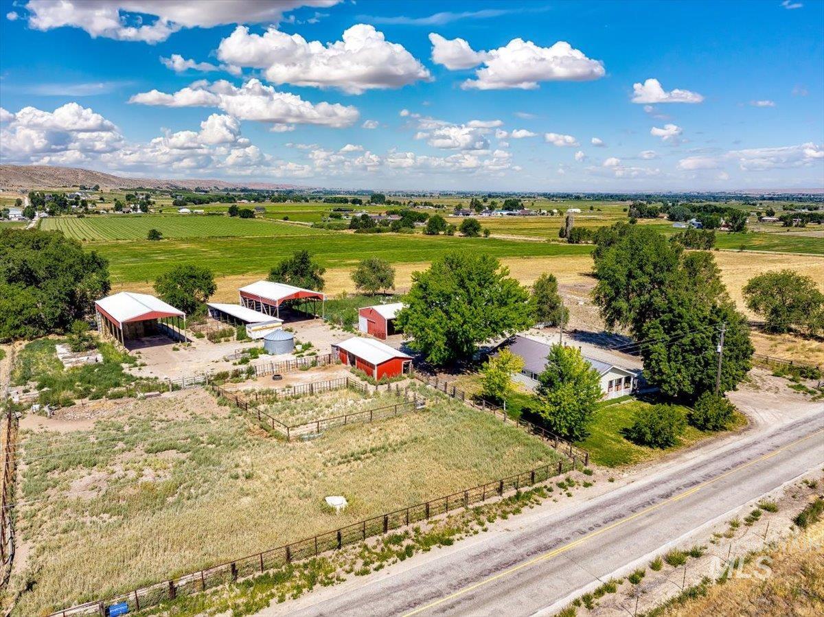 3617 Bowman Rd, Emmett, Idaho 83617, 3 Bedrooms, 2 Bathrooms, Residential For Sale, Price $748,444,MLS 98954429