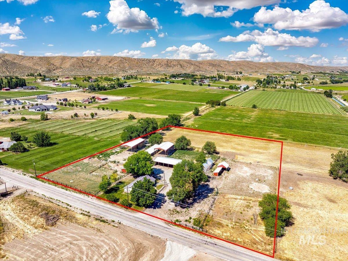 3617 Bowman Rd, Emmett, Idaho 83617, 3 Bedrooms, 2 Bathrooms, Residential For Sale, Price $748,444,MLS 98954429