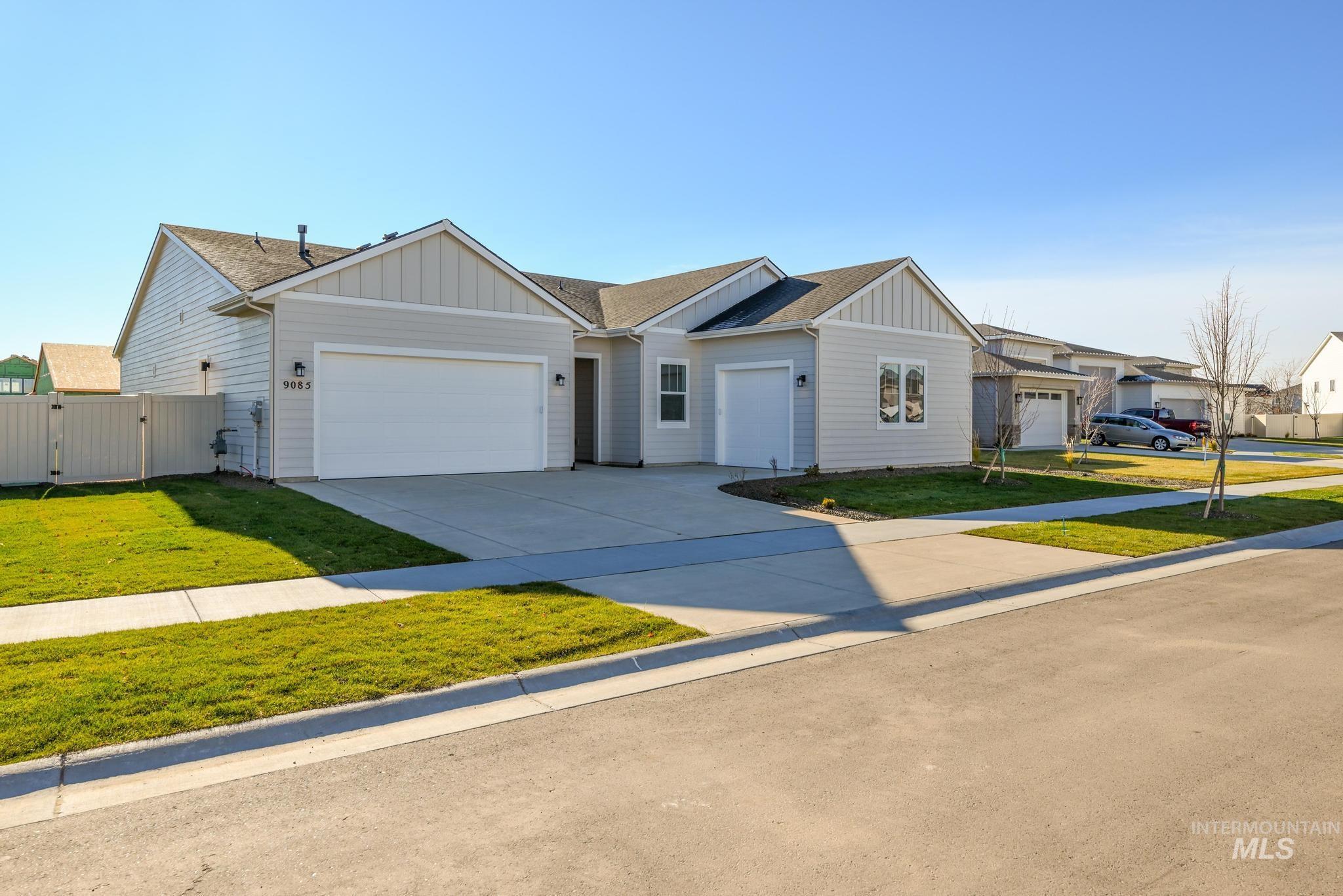 9085 W Patmore Ct, Star, Idaho 83669, 4 Bedrooms, 3 Bathrooms, Residential For Sale, Price $679,000,MLS 98954431