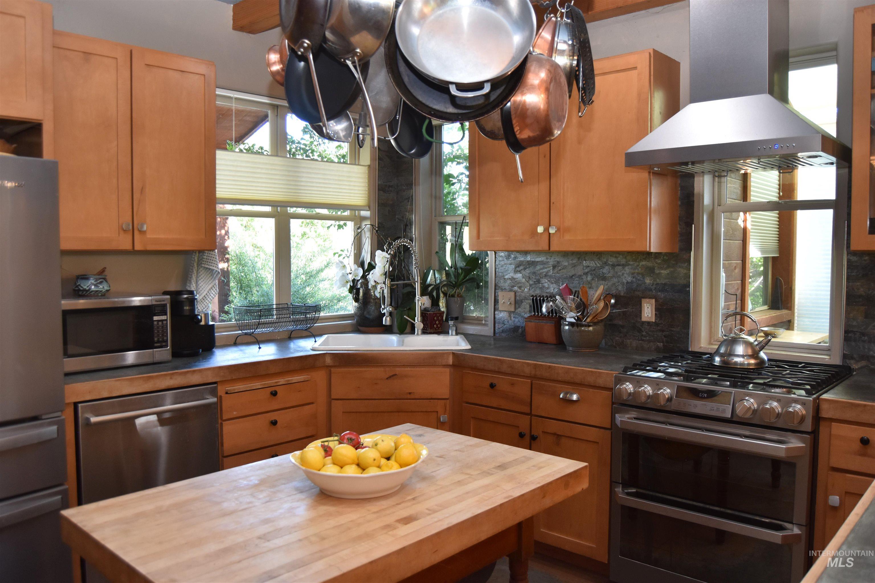 257 N Elk Creek Road, Fairfield, Idaho 83327, 3 Bedrooms, 3 Bathrooms, Residential For Sale, Price $1,995,000,MLS 98954501