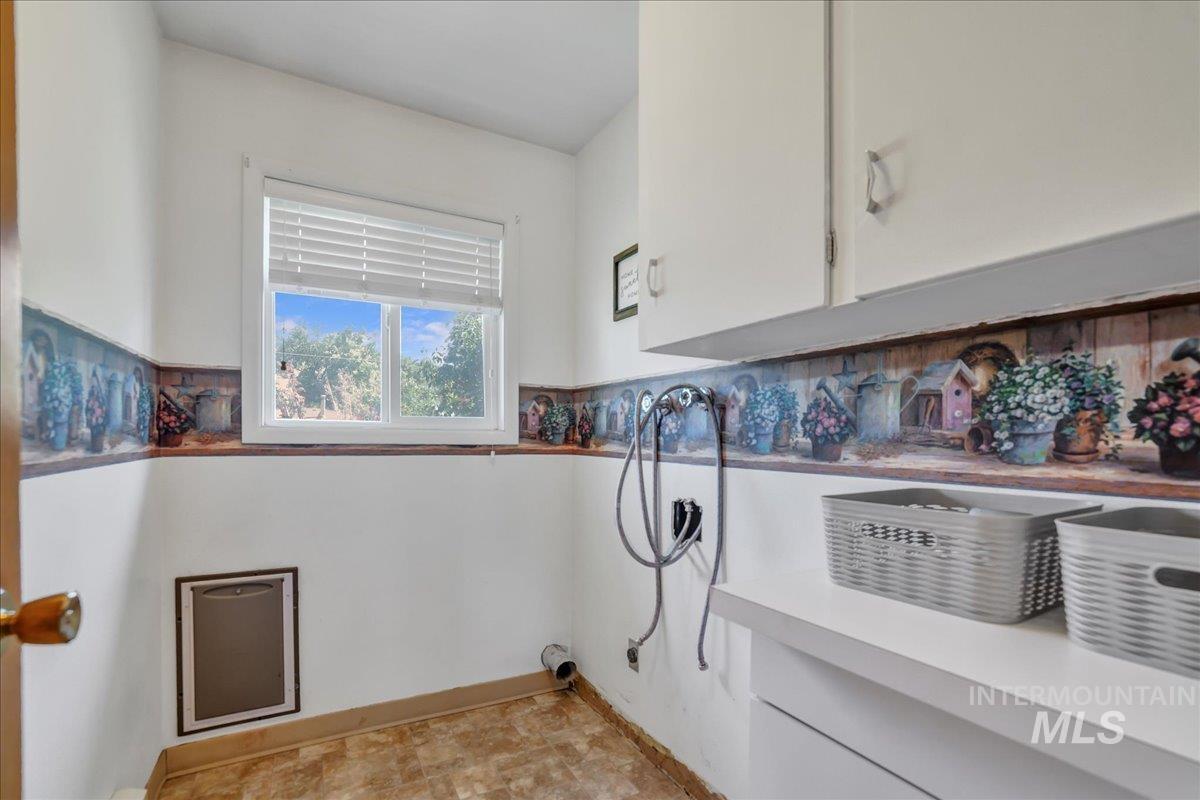 Laundry room featuring cabinet space and washer hookup