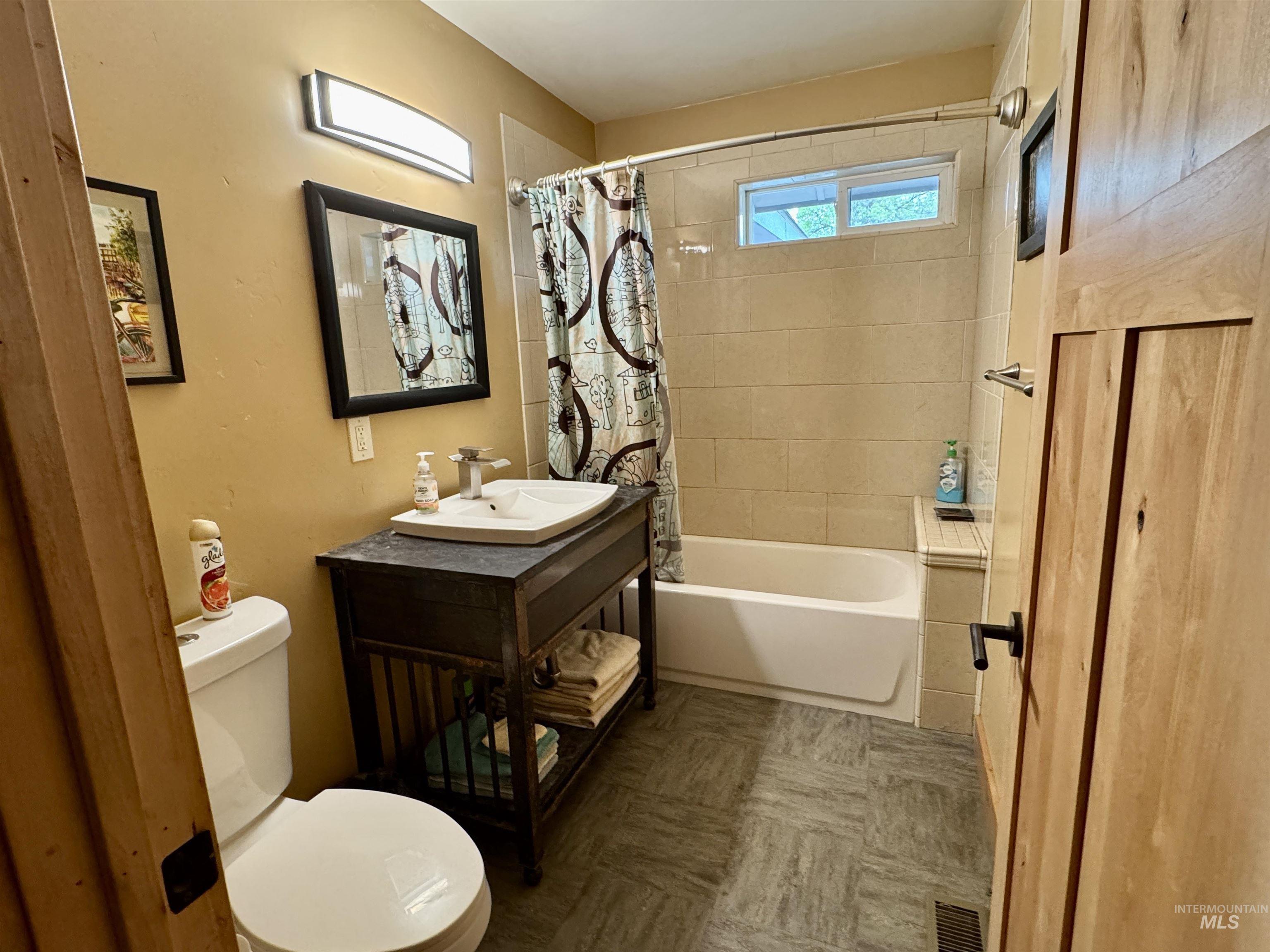 7820 W Apache Way, Boise, Idaho 83714-1906, 3 Bedrooms, 2.5 Bathrooms, Residential Income For Sale, Price $1,225,000, 98954834