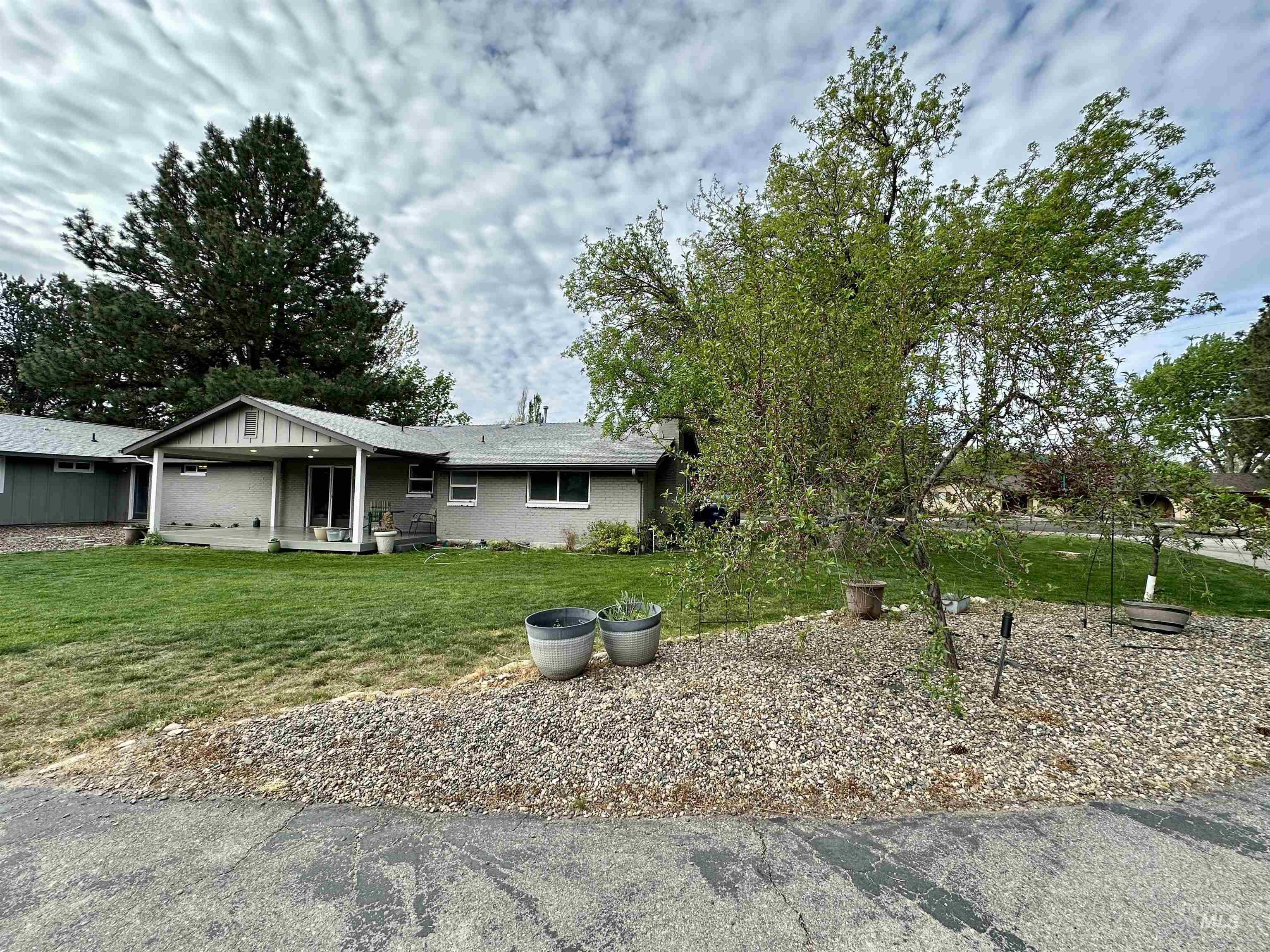7820 W Apache Way, Boise, Idaho 83714-1906, 3 Bedrooms, 2.5 Bathrooms, Residential Income For Sale, Price $1,225,000, 98954834