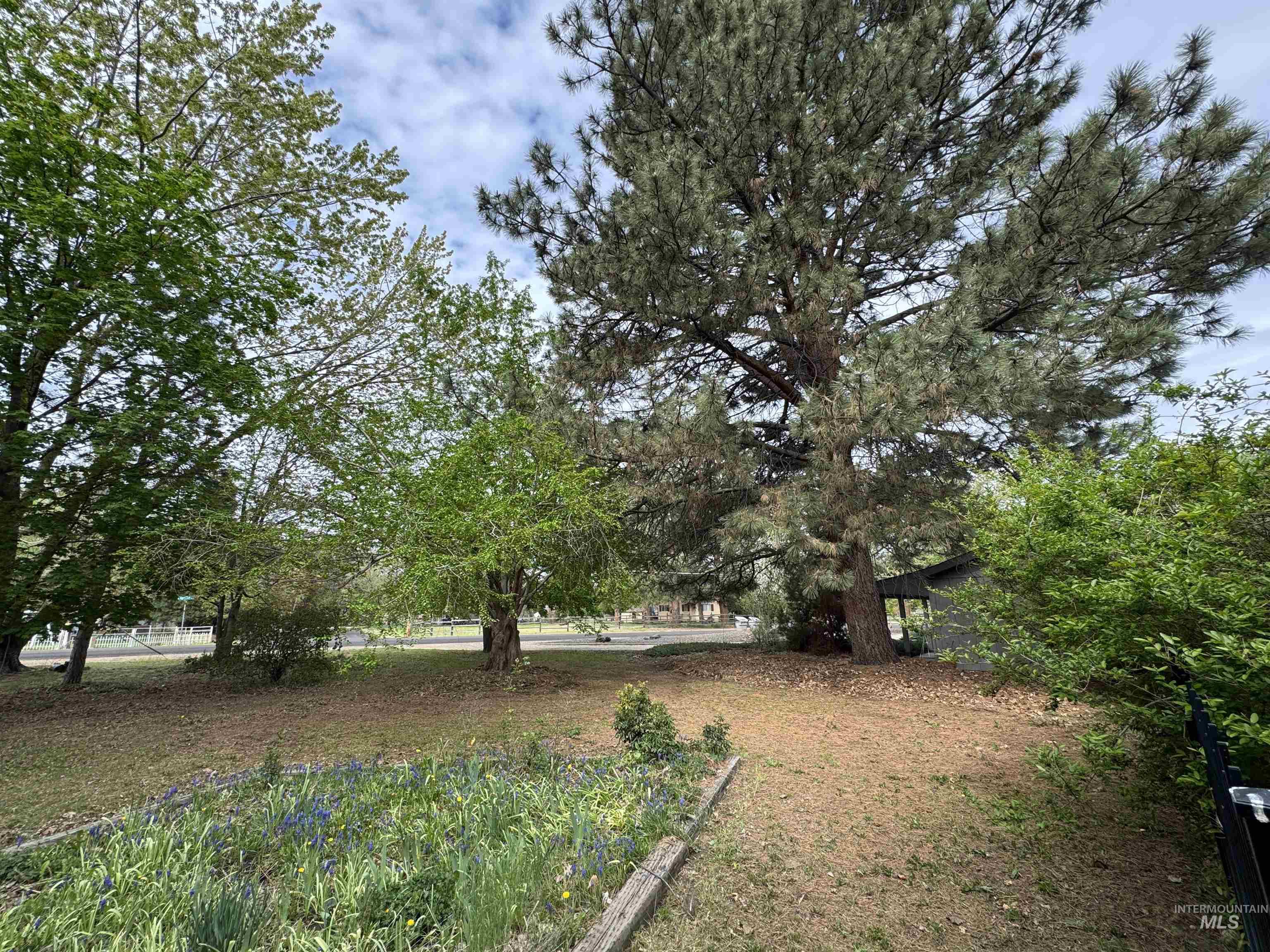7820 W Apache Way, Boise, Idaho 83714-1906, 3 Bedrooms, 2.5 Bathrooms, Residential Income For Sale, Price $1,225,000, 98954834