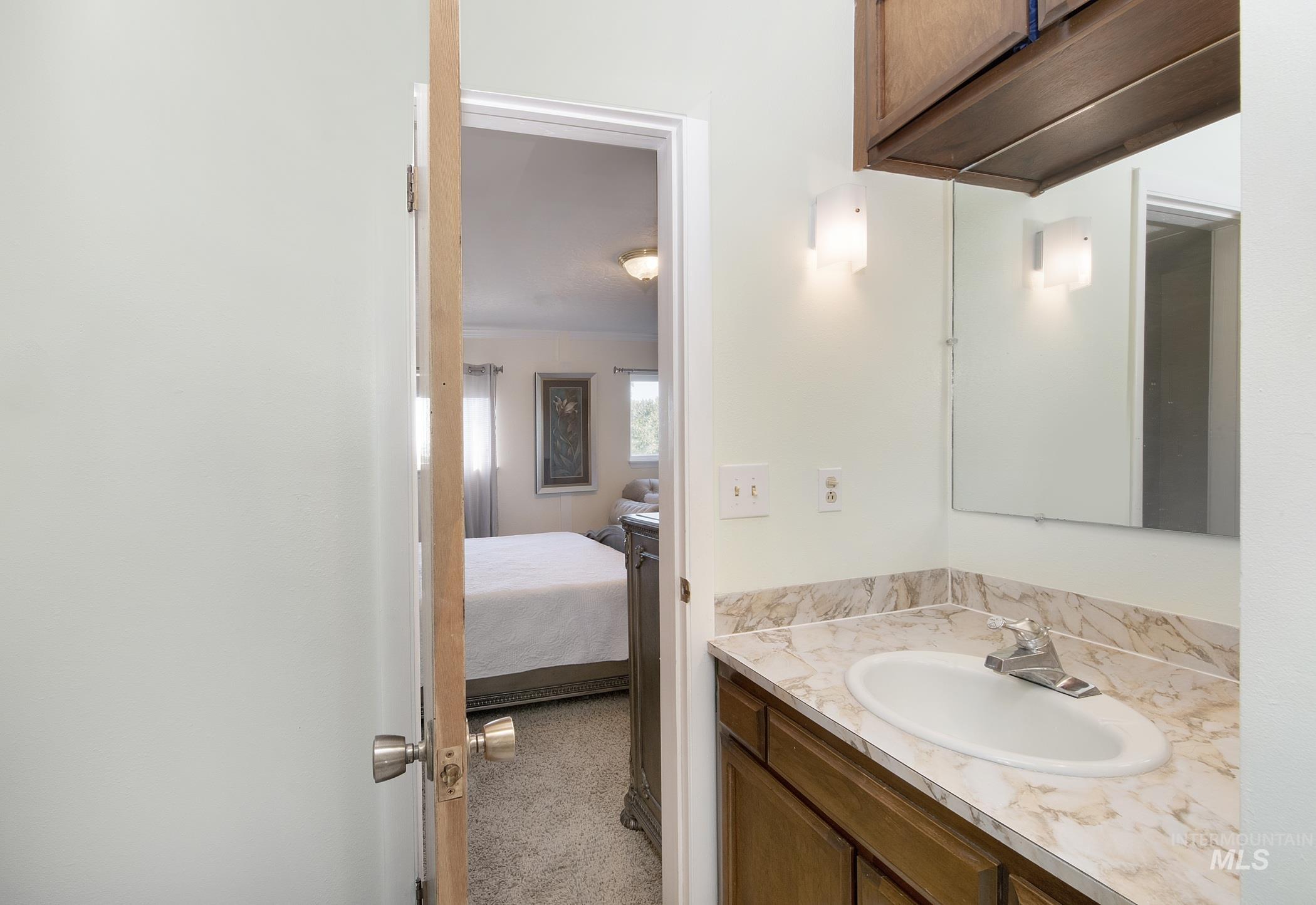 Ensuite bathroom with vanity