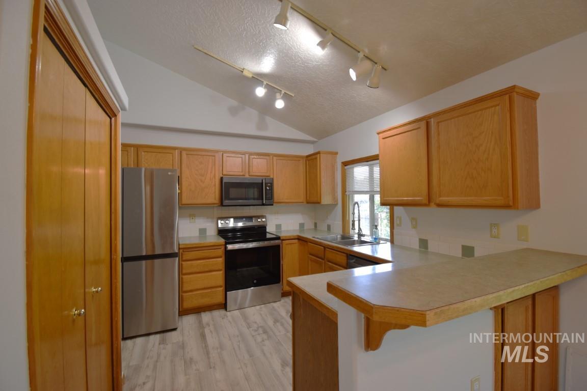 1213 N Shire Ave, Meridian, Idaho 83642, 3 Bedrooms, 2 Bathrooms, Rental For Rent, Price $2,150, 98955292