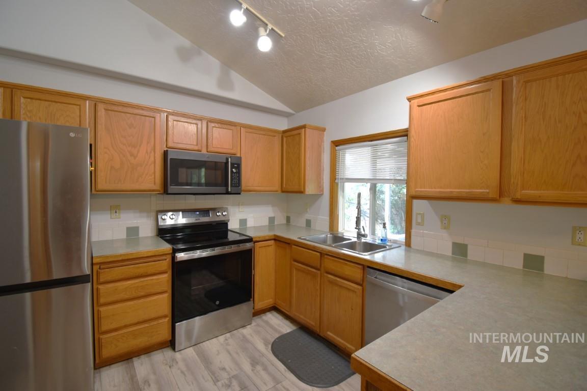 1213 N Shire Ave, Meridian, Idaho 83642, 3 Bedrooms, 2 Bathrooms, Rental For Rent, Price $2,150, 98955292