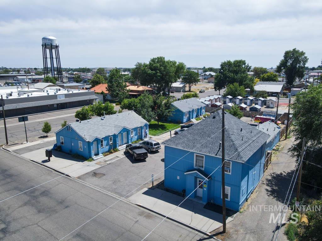 Aerial view of property and surrounding area