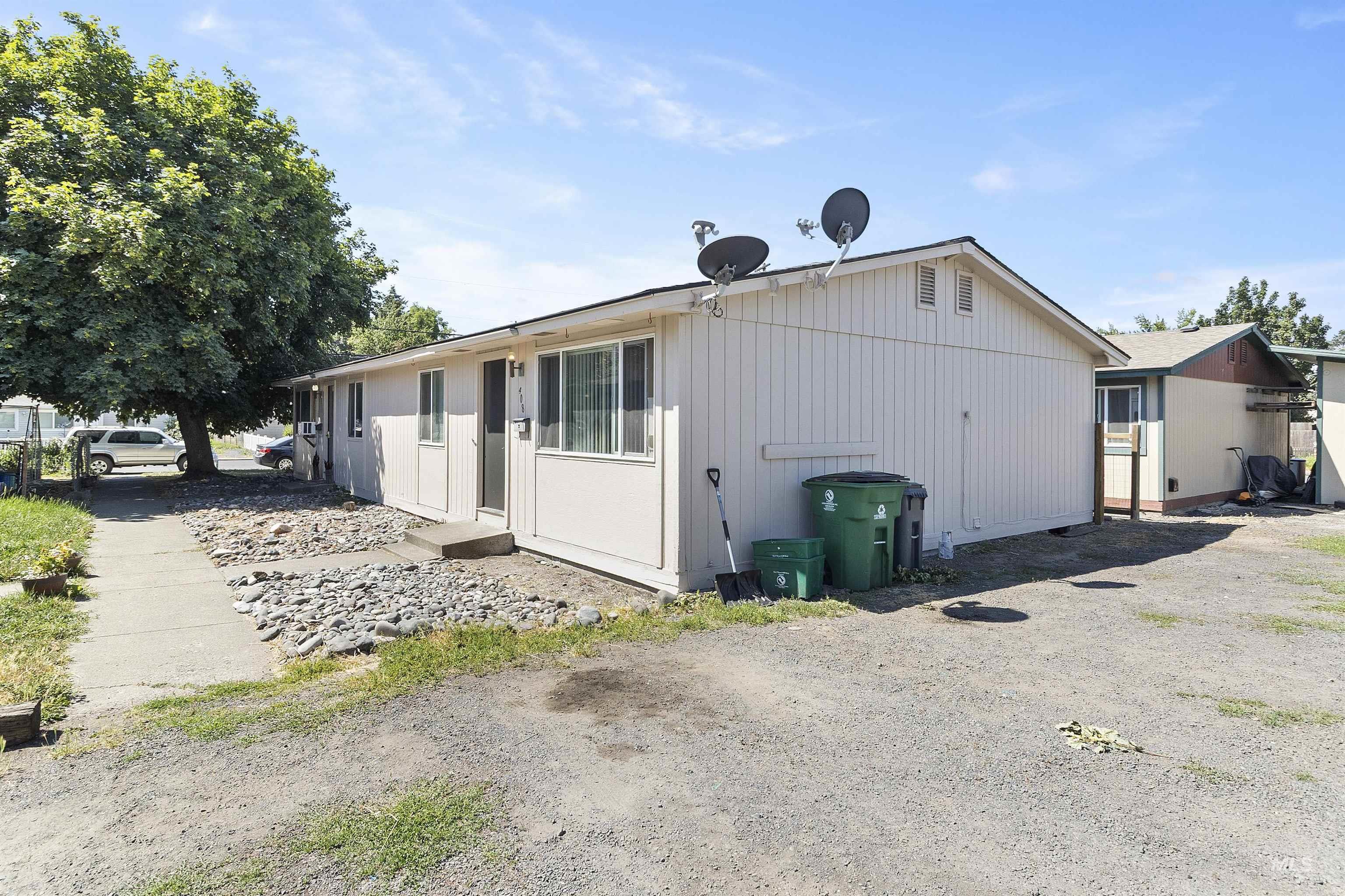 406/408 E E Street, Moscow, Idaho 83843, 2 Bedrooms, 1 Bathroom, Residential Income For Sale, Price $387,000, 98955547
