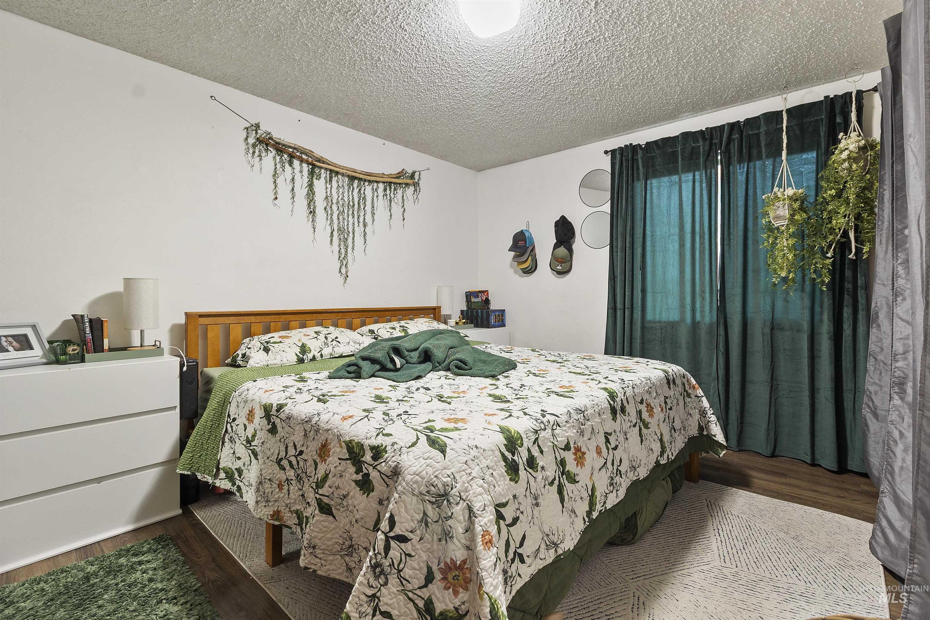406/408 E E Street, Moscow, Idaho 83843, 2 Bedrooms, 1 Bathroom, Residential Income For Sale, Price $387,000, 98955547