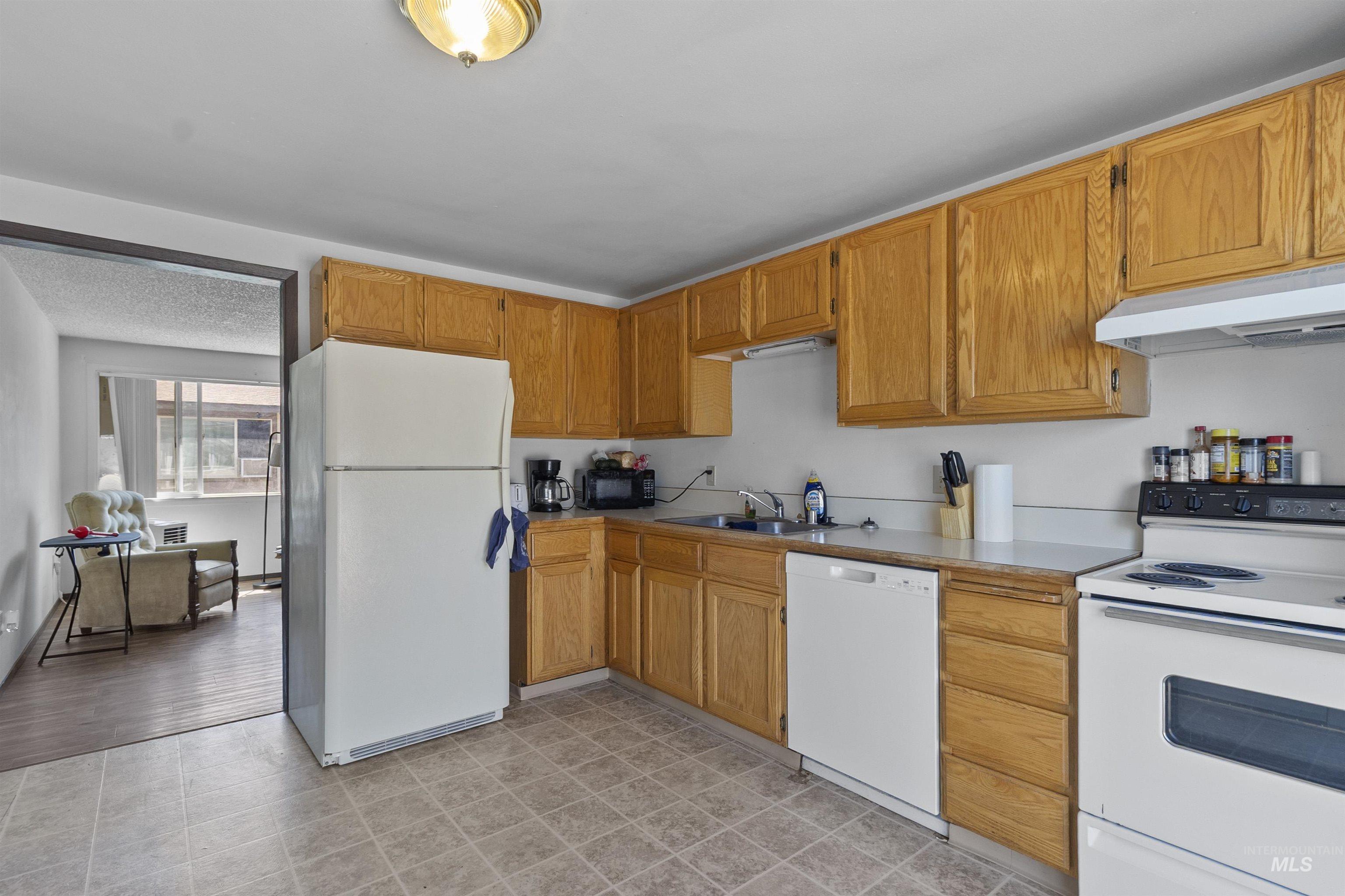 406/408 E E Street, Moscow, Idaho 83843, 2 Bedrooms, 1 Bathroom, Residential Income For Sale, Price $387,000, 98955547