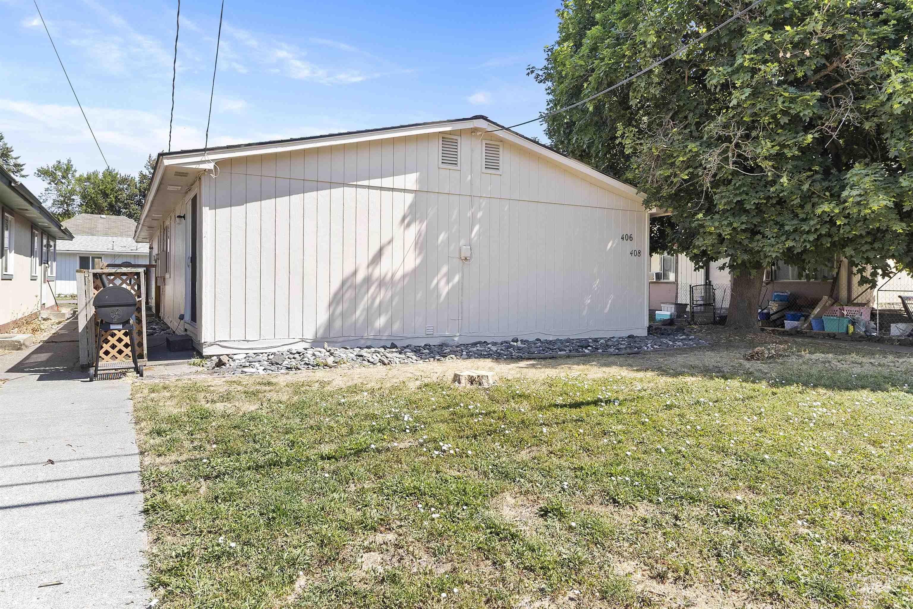 406/408 E E Street, Moscow, Idaho 83843, 2 Bedrooms, 1 Bathroom, Residential Income For Sale, Price $387,000, 98955547