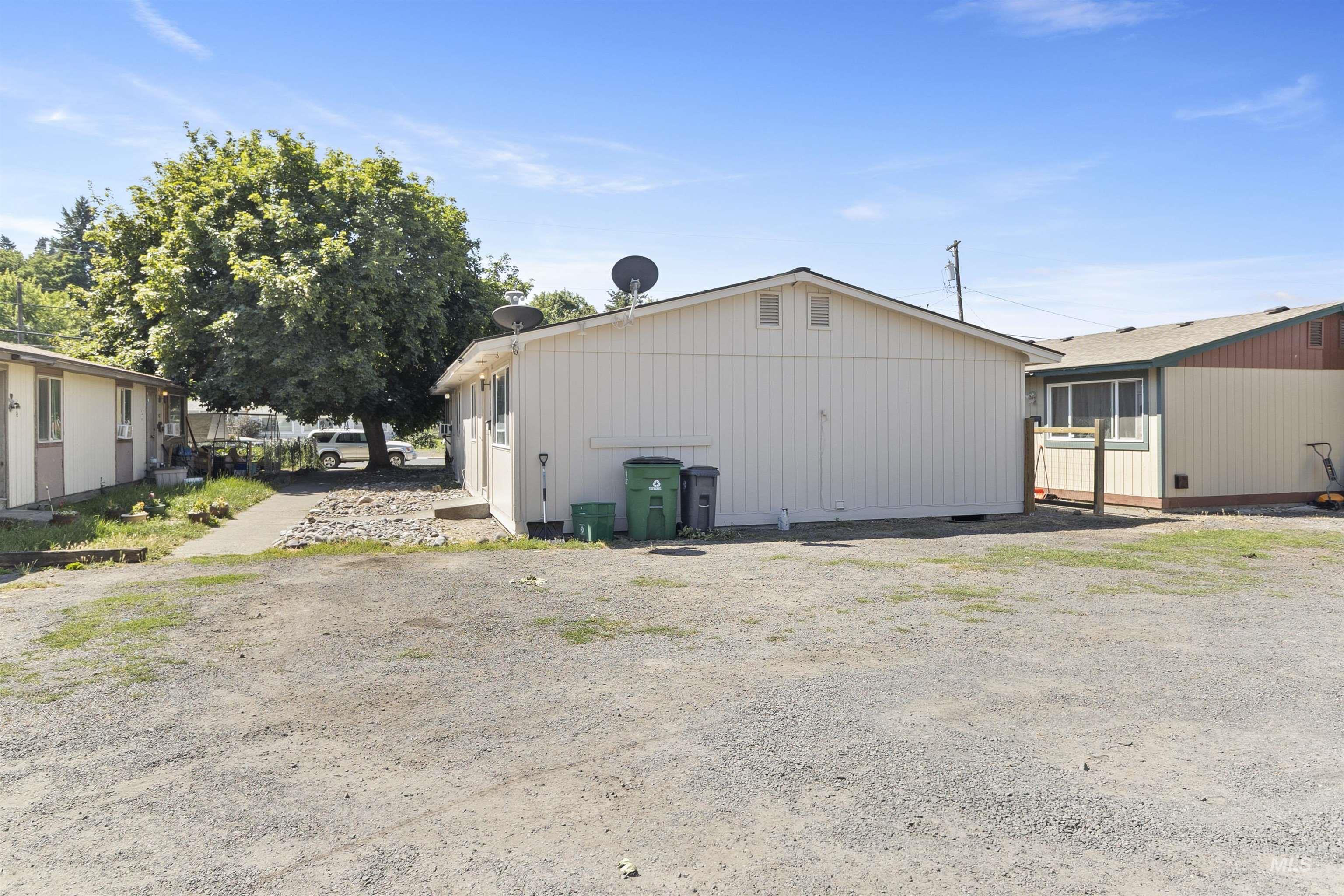 406/408 E E Street, Moscow, Idaho 83843, 2 Bedrooms, 1 Bathroom, Residential Income For Sale, Price $387,000, 98955547