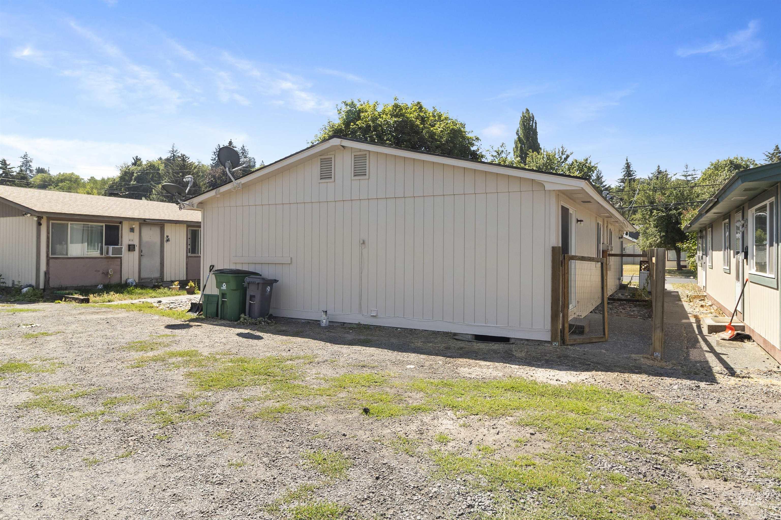 406/408 E E Street, Moscow, Idaho 83843, 2 Bedrooms, 1 Bathroom, Residential Income For Sale, Price $387,000, 98955547