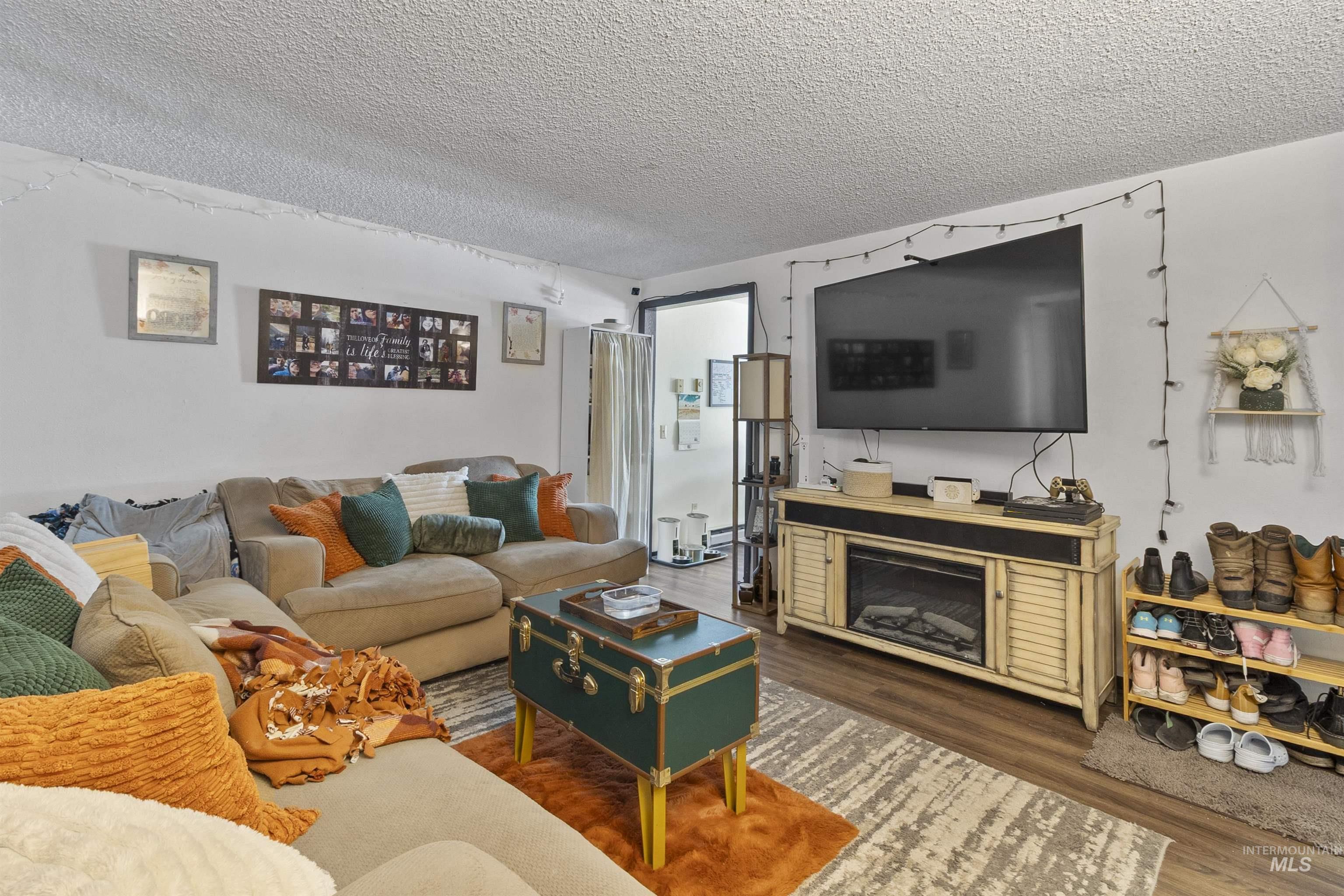 406/408 E E Street, Moscow, Idaho 83843, 2 Bedrooms, 1 Bathroom, Residential Income For Sale, Price $387,000, 98955547