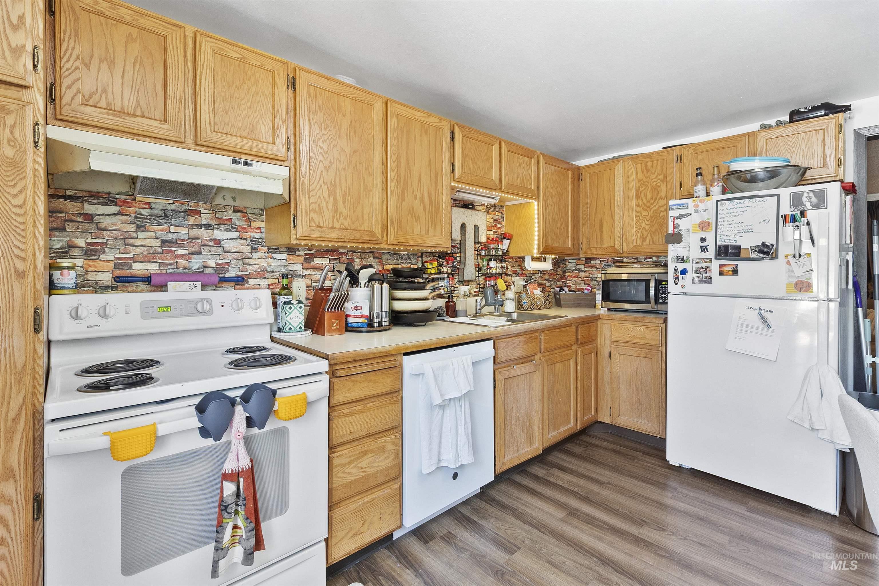 406/408 E E Street, Moscow, Idaho 83843, 2 Bedrooms, 1 Bathroom, Residential Income For Sale, Price $387,000, 98955547