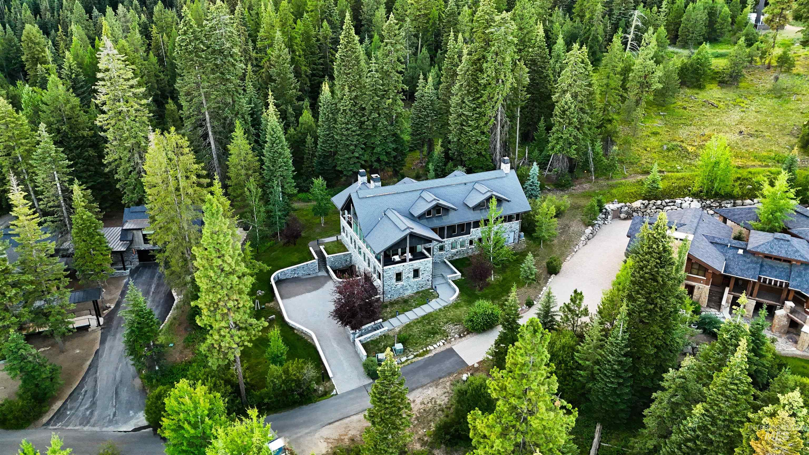 433 SugarLoaf Place, Donnelly, Idaho 83615, 4 Bedrooms, 6.5 Bathrooms, Residential For Sale, Price $5,850,000, 98955590