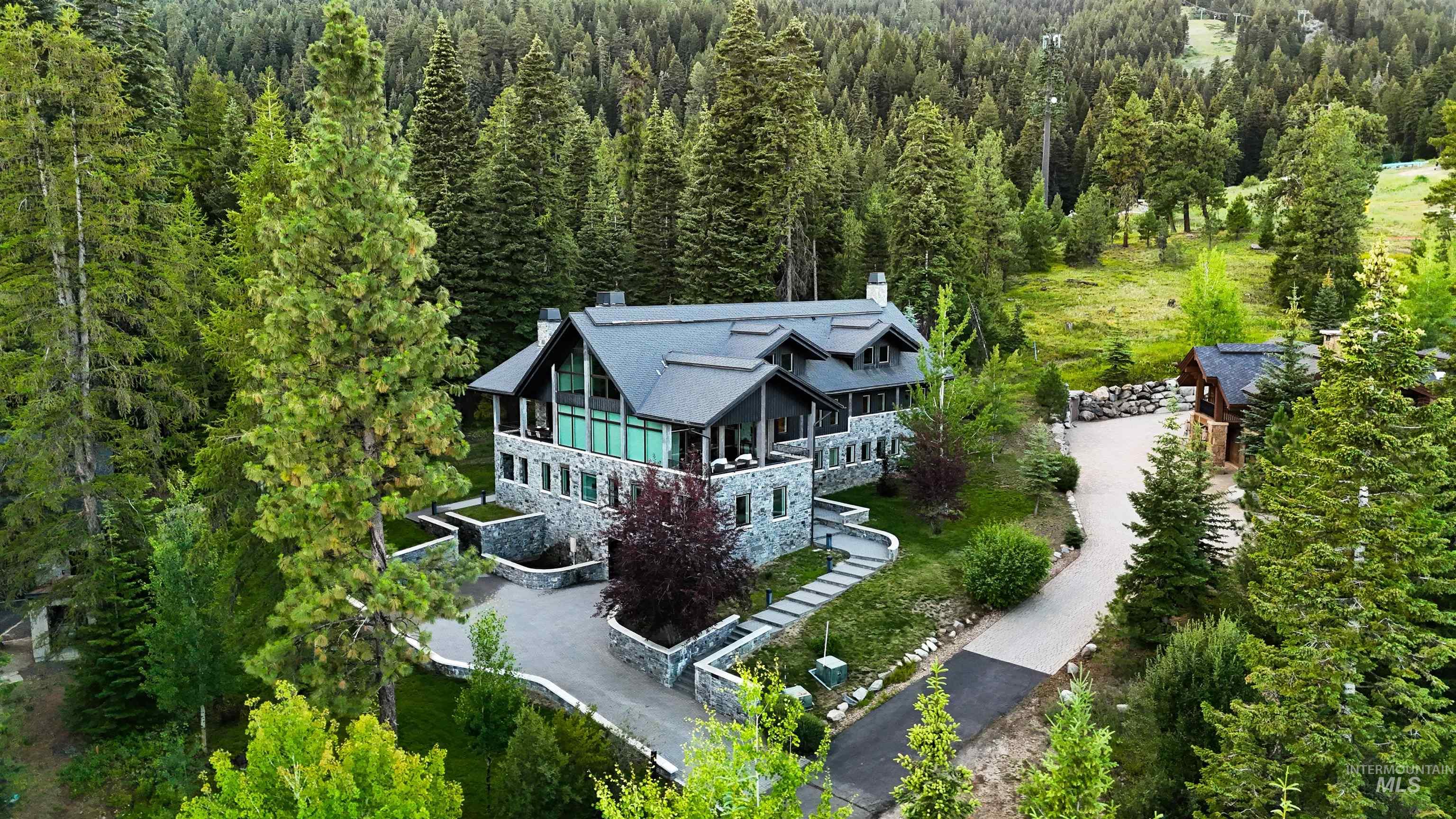 433 SugarLoaf Place, Donnelly, Idaho 83615, 4 Bedrooms, 6.5 Bathrooms, Residential For Sale, Price $5,850,000, 98955590