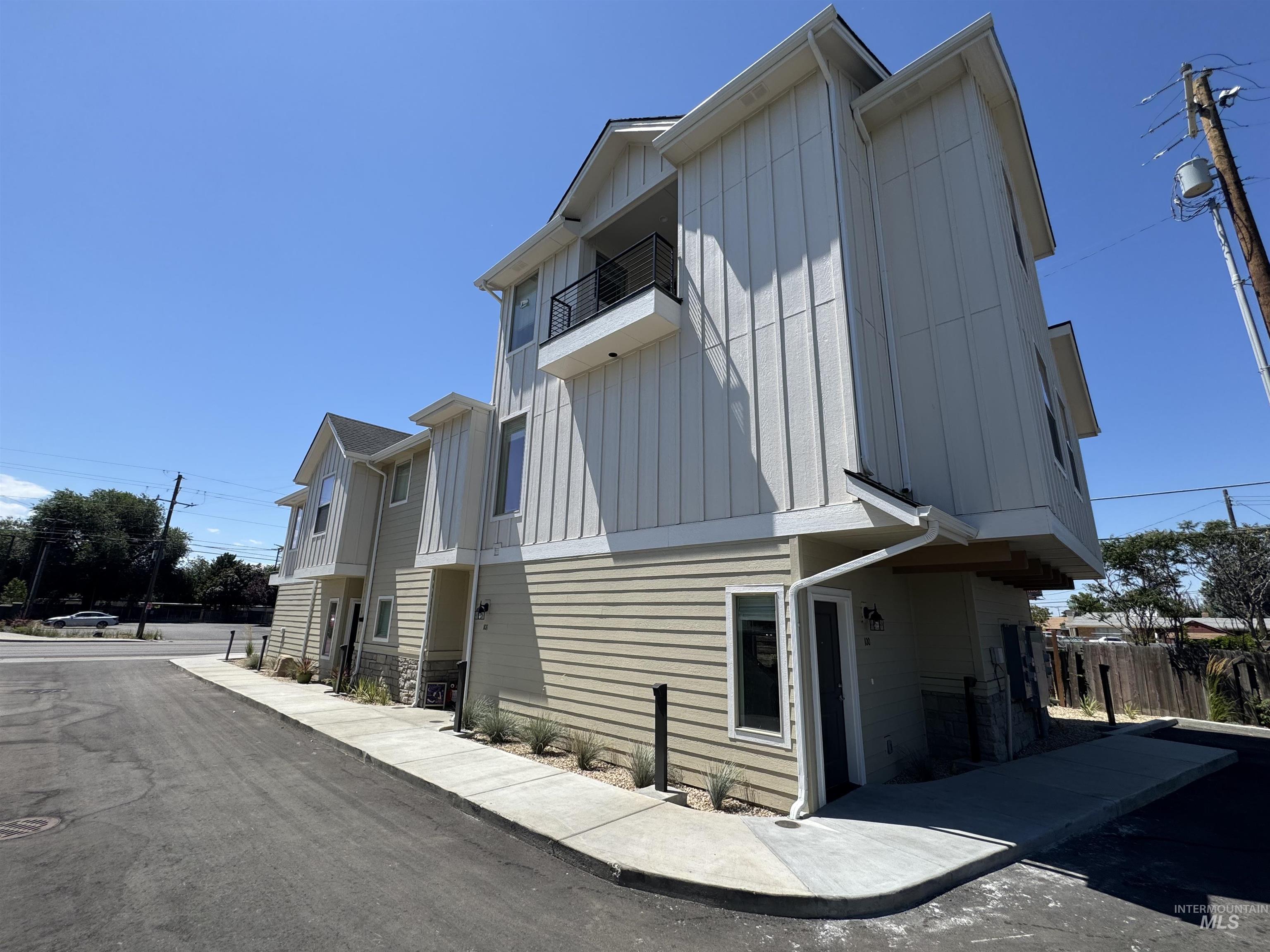 6726 W Overland, Boise, Idaho 83709, 3 Bedrooms, 3.5 Bathrooms, Residential Income For Sale, Price $1,168,899, 98955688