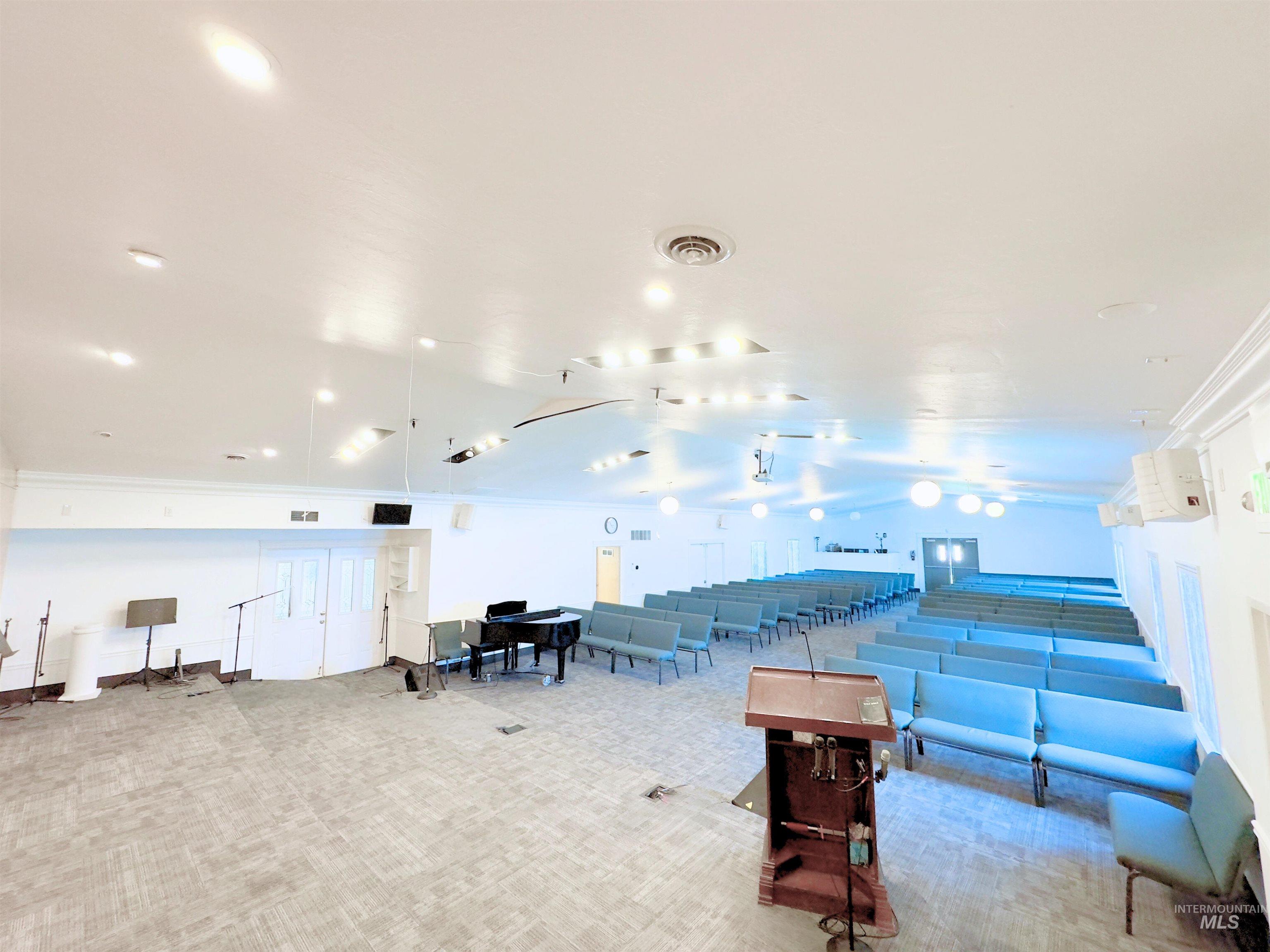 Misc room with ornamental molding, carpet, and vaulted ceiling