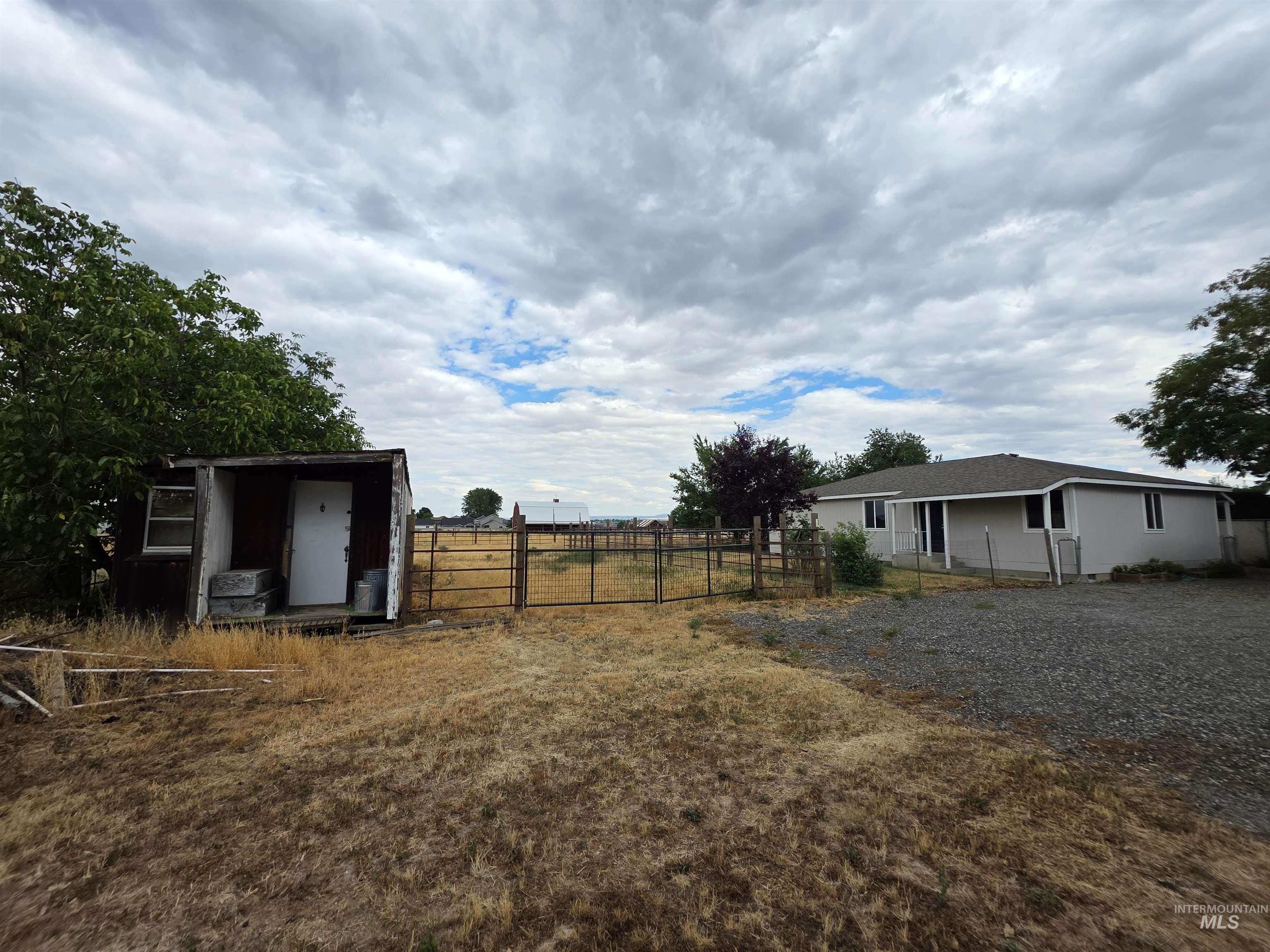 2465 19th St., Clarkston, Washington 99403, 3 Bedrooms, 1.5 Bathrooms, Residential Income For Sale, Price $399,000, 98956150