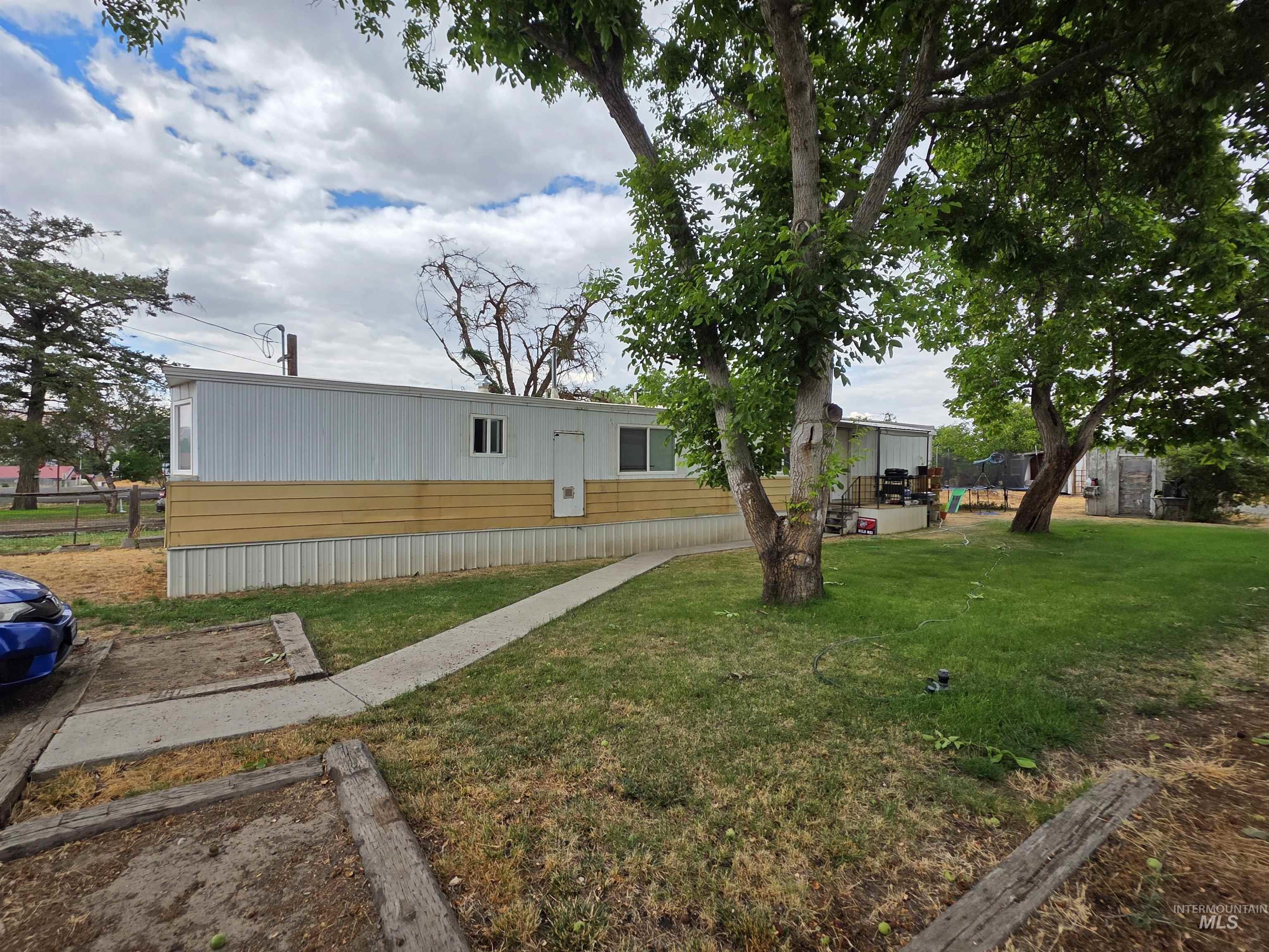 2465 19th St., Clarkston, Washington 99403, 3 Bedrooms, 1.5 Bathrooms, Residential Income For Sale, Price $399,000, 98956150