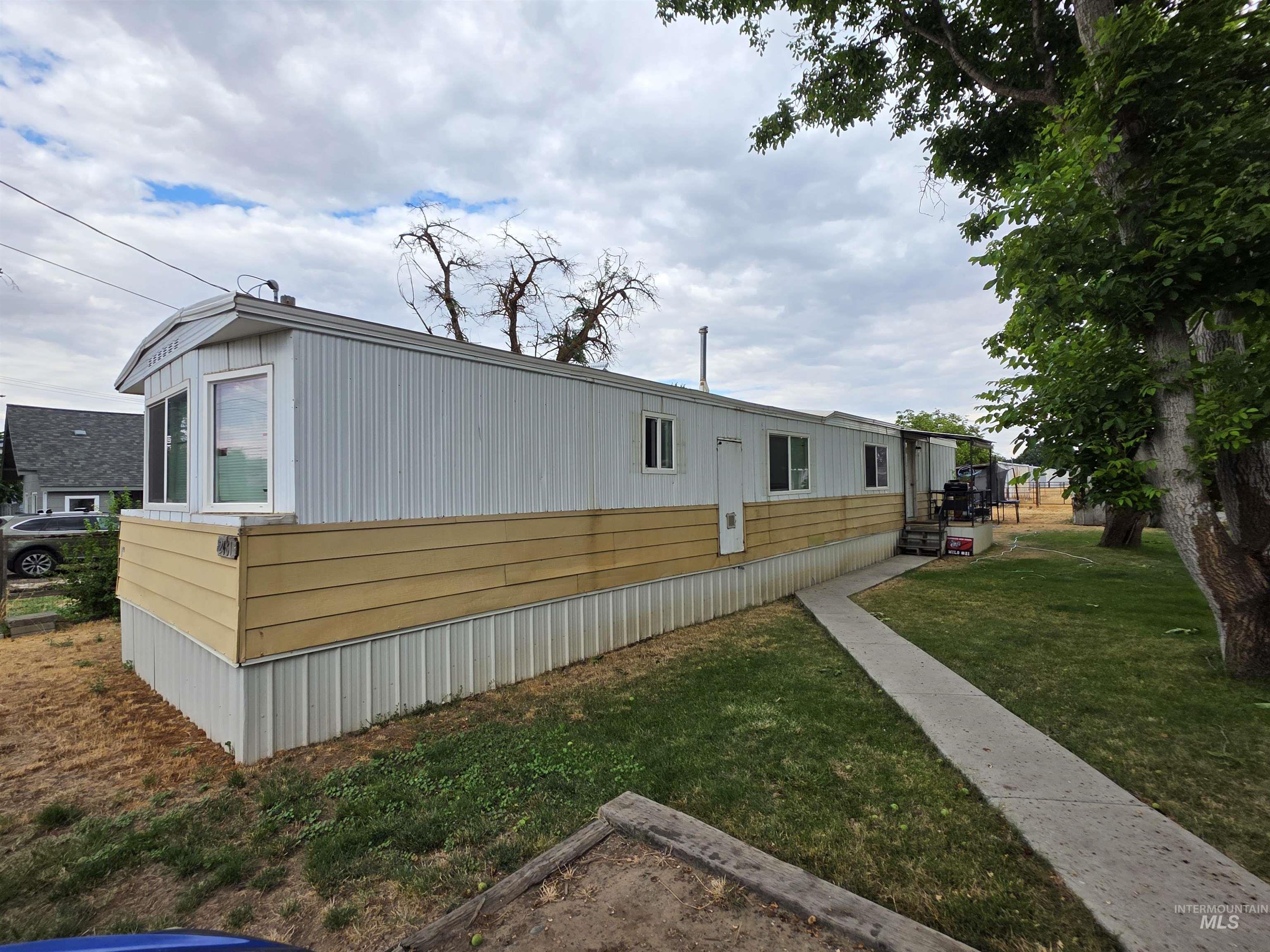 2465 19th St., Clarkston, Washington 99403, 3 Bedrooms, 1.5 Bathrooms, Residential Income For Sale, Price $399,000, 98956150