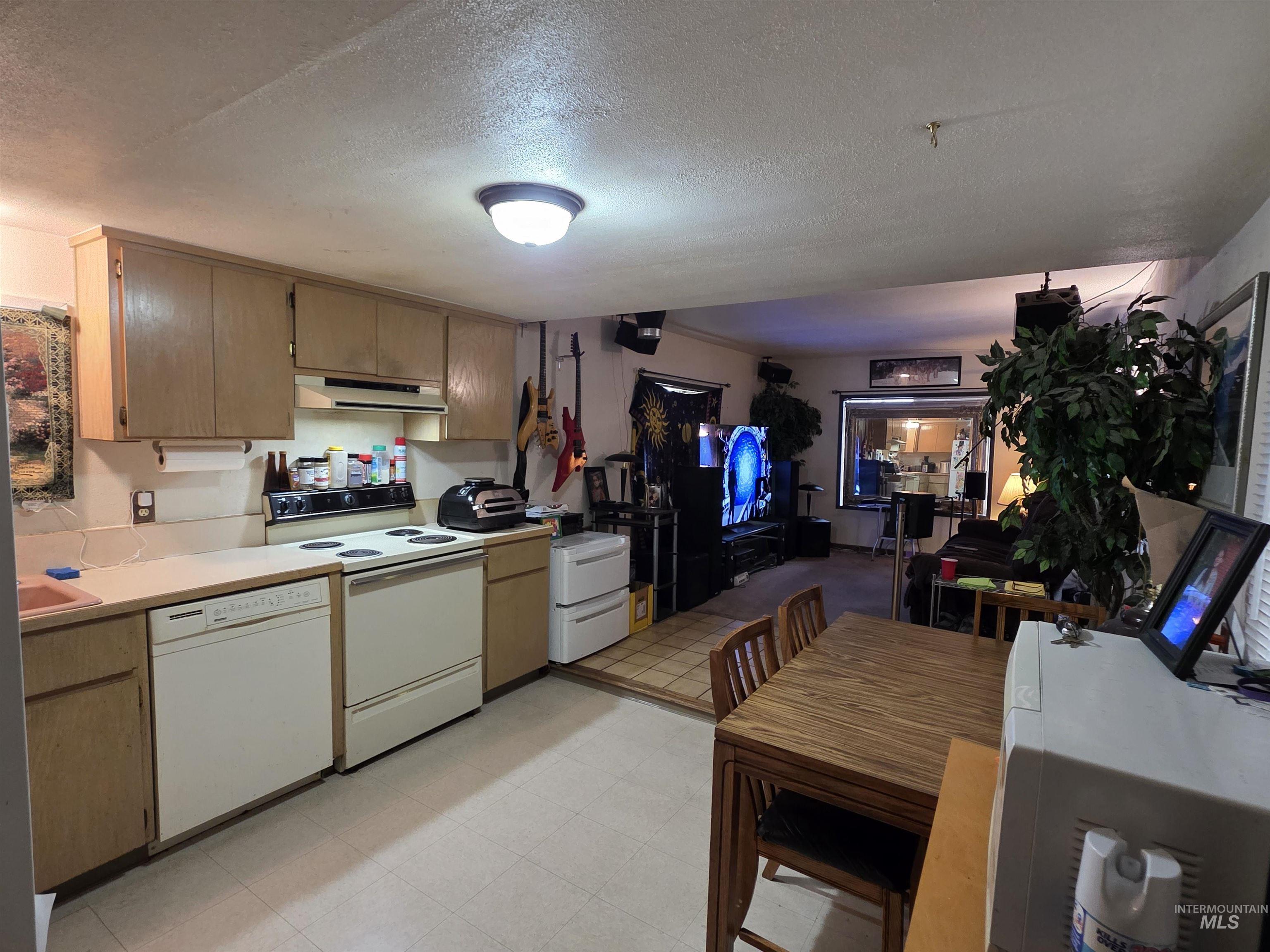 2465 19th St., Clarkston, Washington 99403, 3 Bedrooms, 1.5 Bathrooms, Residential Income For Sale, Price $399,000, 98956150