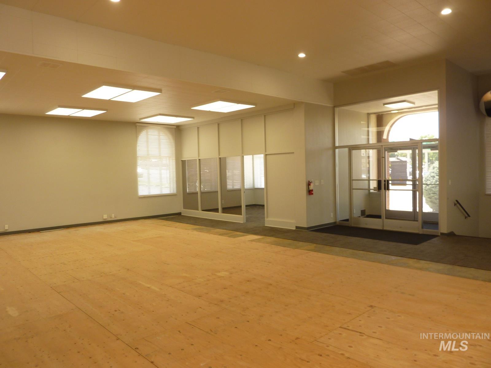 Unfurnished room featuring recessed lighting and baseboards
