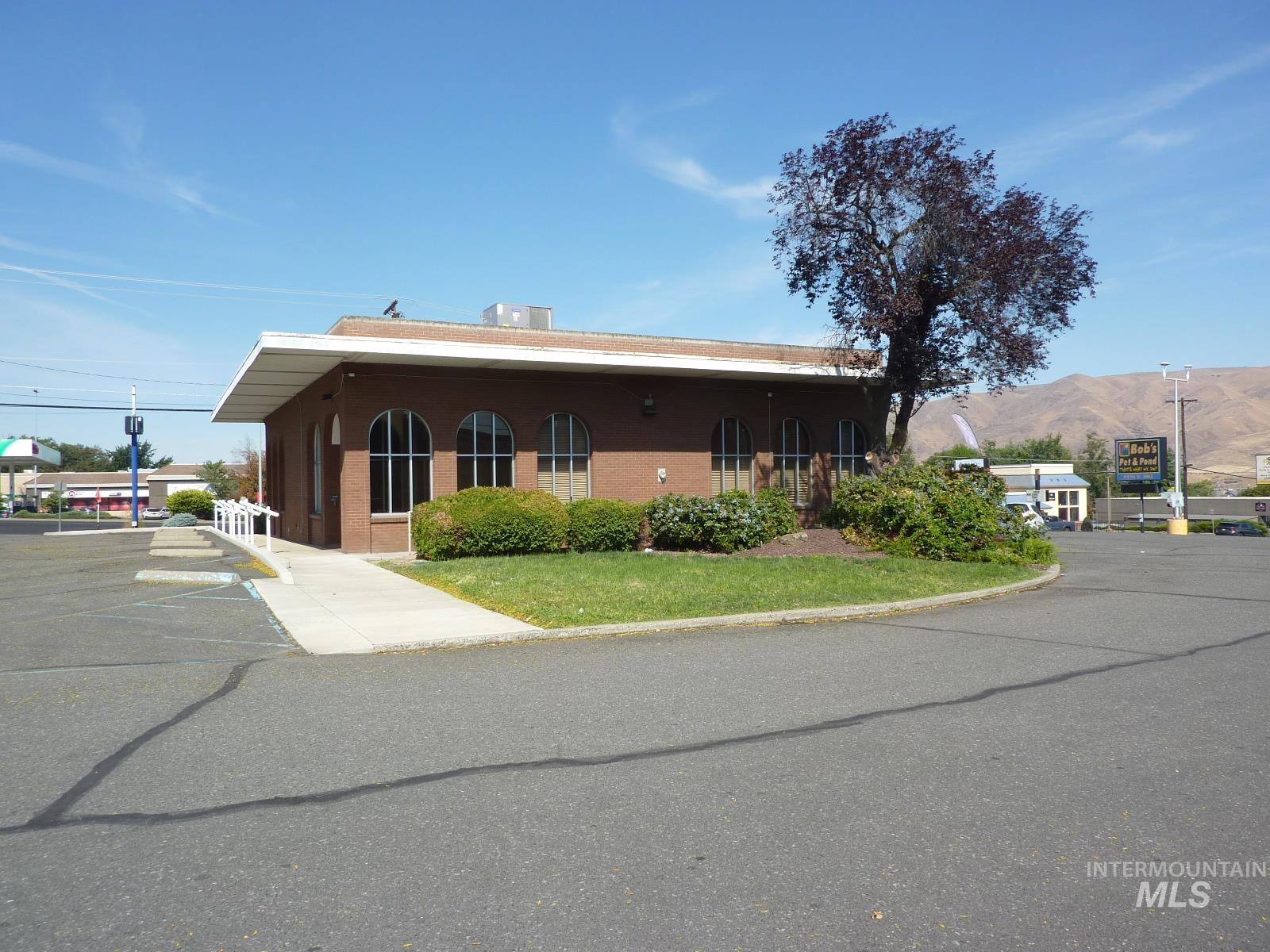 Ranch-style house with brick siding