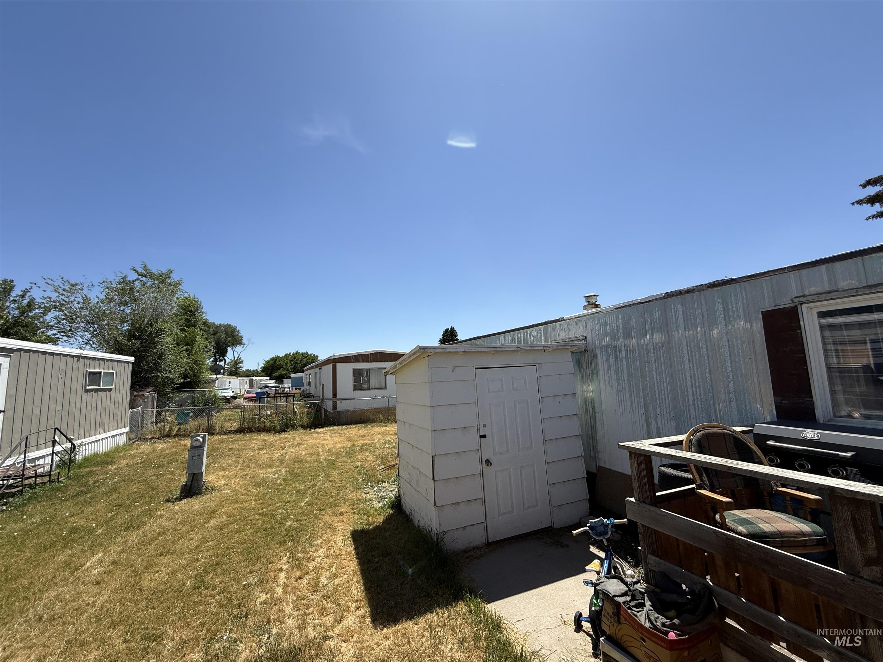 View of yard featuring a storage shed