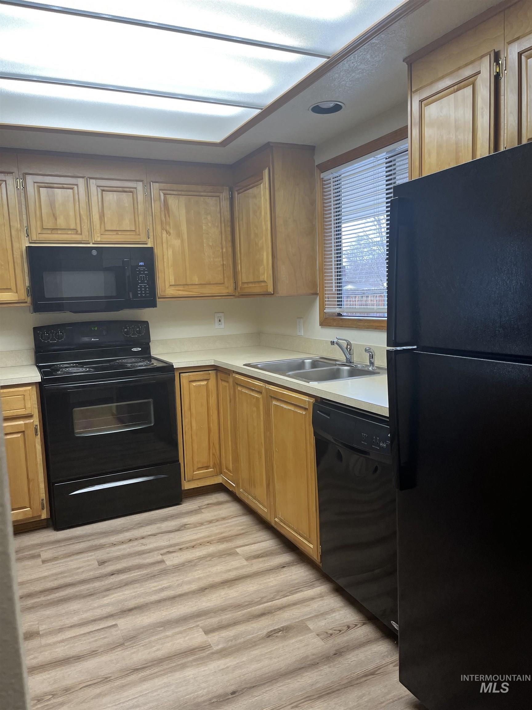 2208-2220 S Gekeler, Boise, Idaho 83702, 2 Bedrooms, 2 Bathrooms, Residential Income For Sale, Price $2,065,000, 98956401