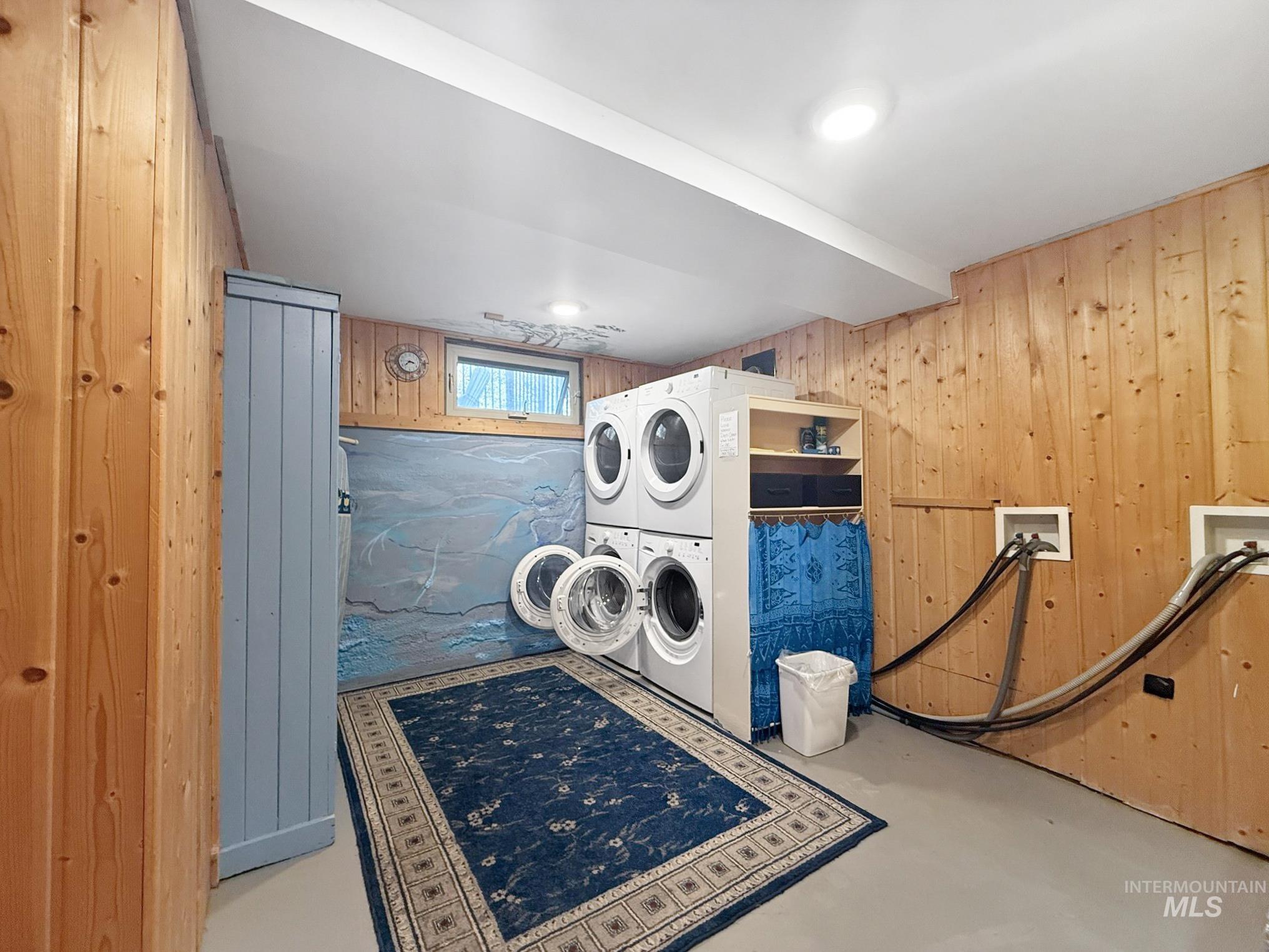 Common Laundry Main House Lower Level