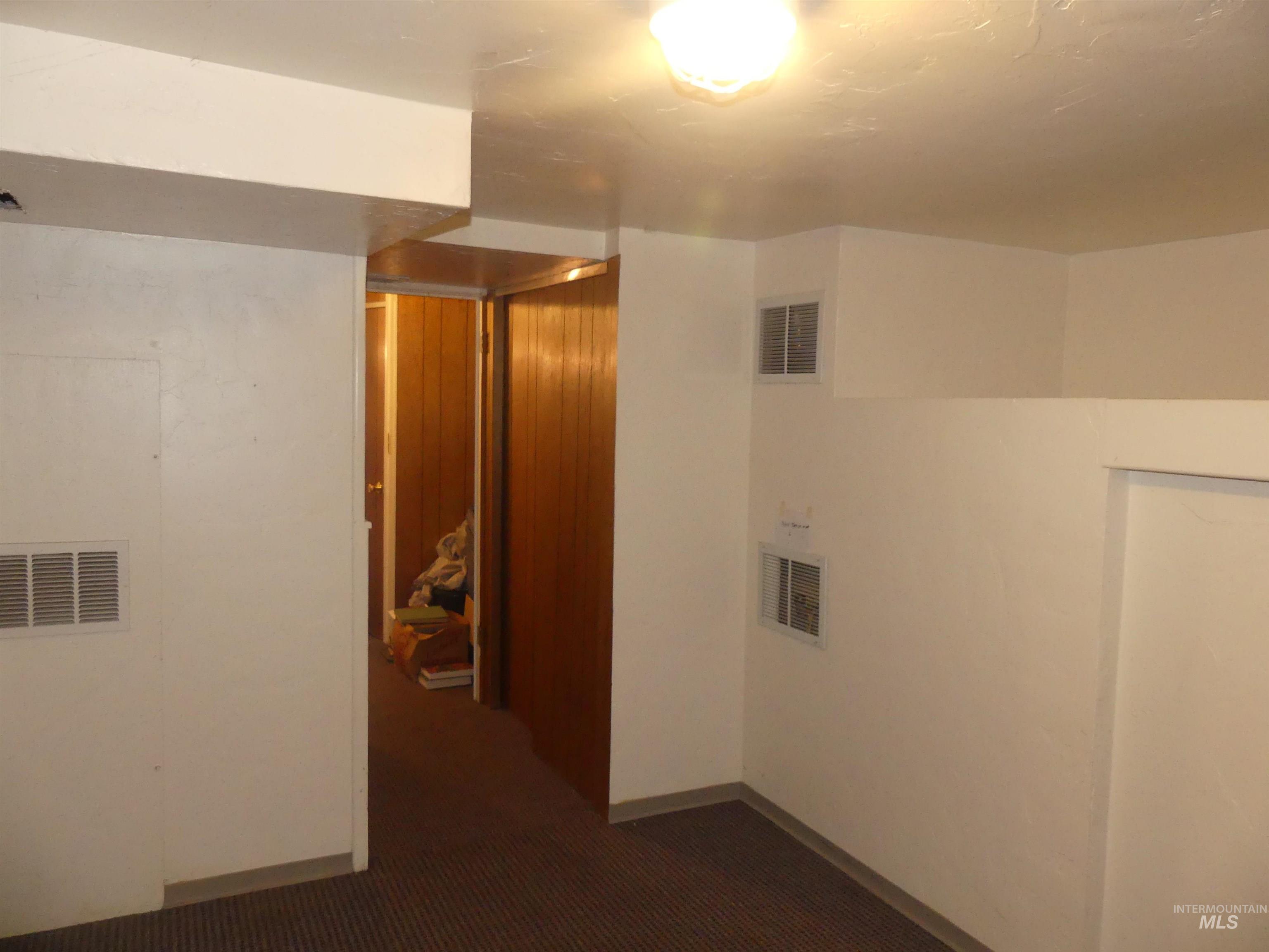 Corridor with carpet floors and baseboards