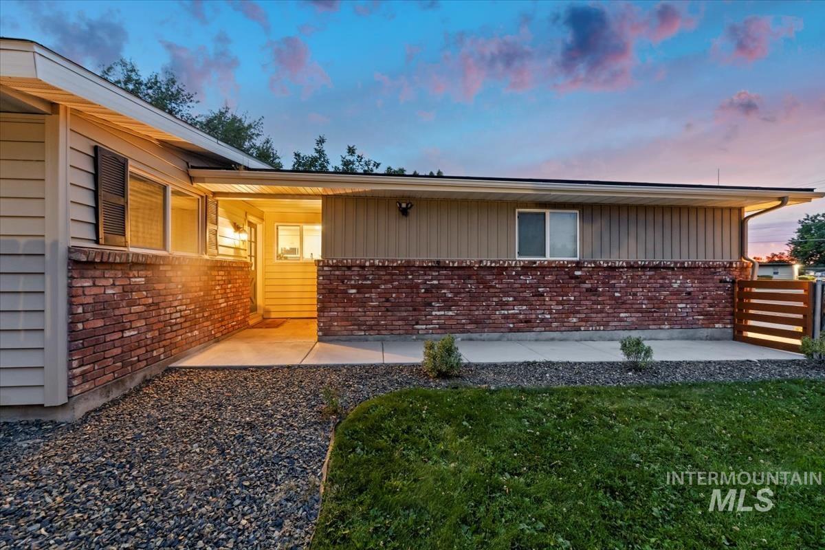 8561 W Goddard, Boise, Idaho 83704, 3 Bedrooms, 2 Bathrooms, Residential Income For Sale, Price $719,900, 98956694