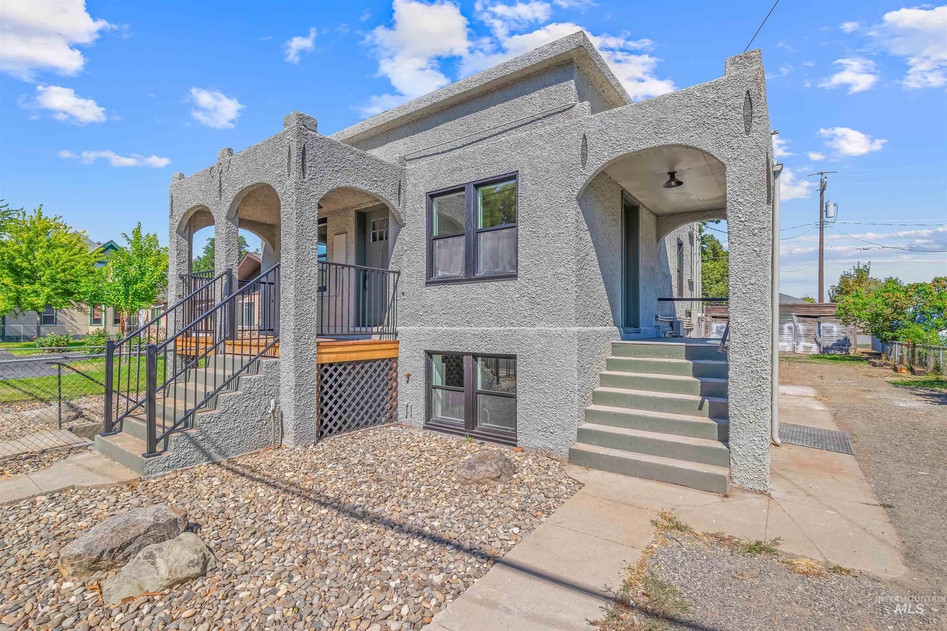 633 / 635 2nd Street, Clarkston, Washington 99403, 2 Bedrooms, 1 Bathroom, Residential Income For Sale, Price $375,000, 98956798