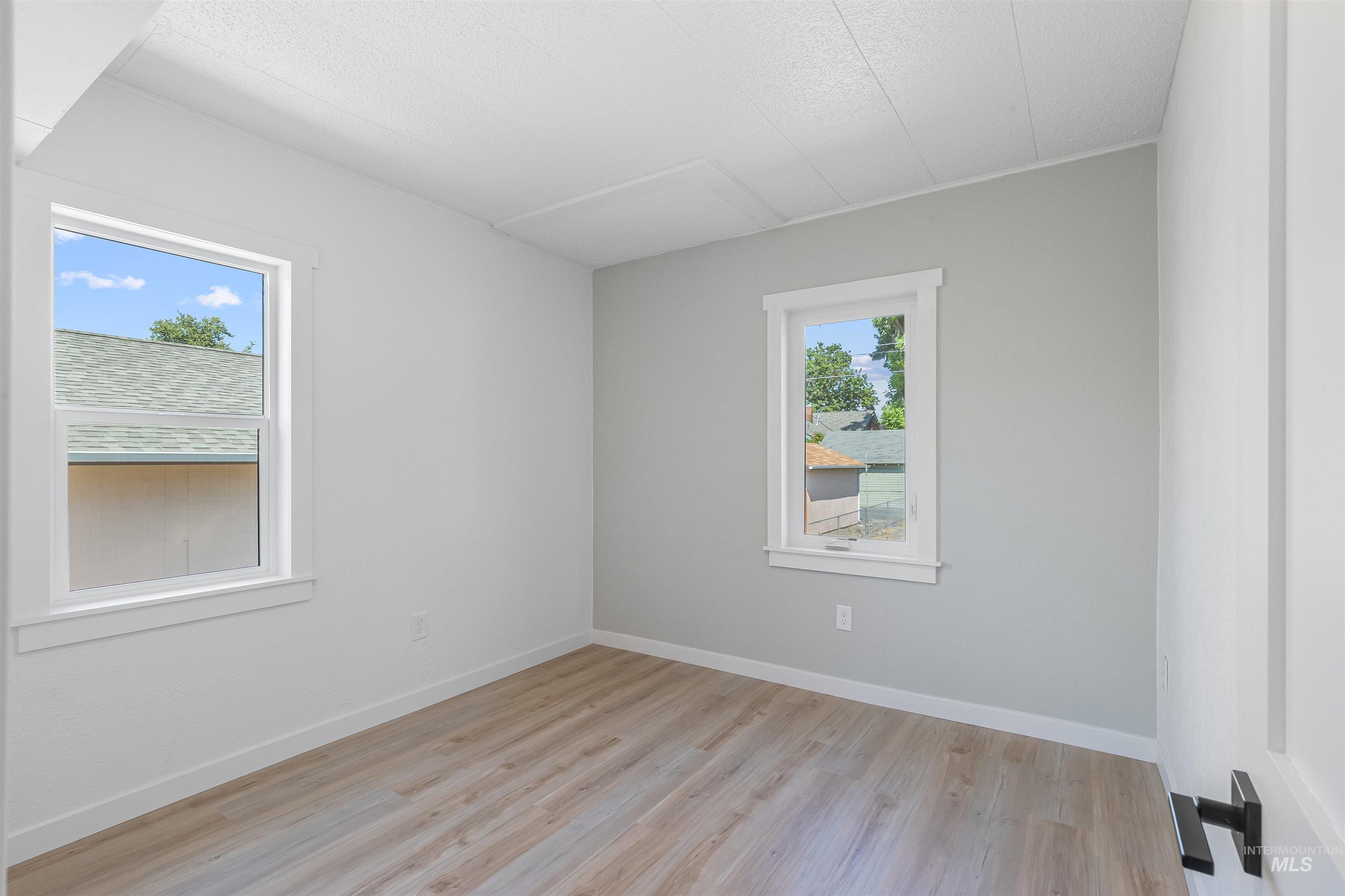 633 / 635 2nd Street, Clarkston, Washington 99403, 2 Bedrooms, 1 Bathroom, Residential Income For Sale, Price $375,000, 98956798
