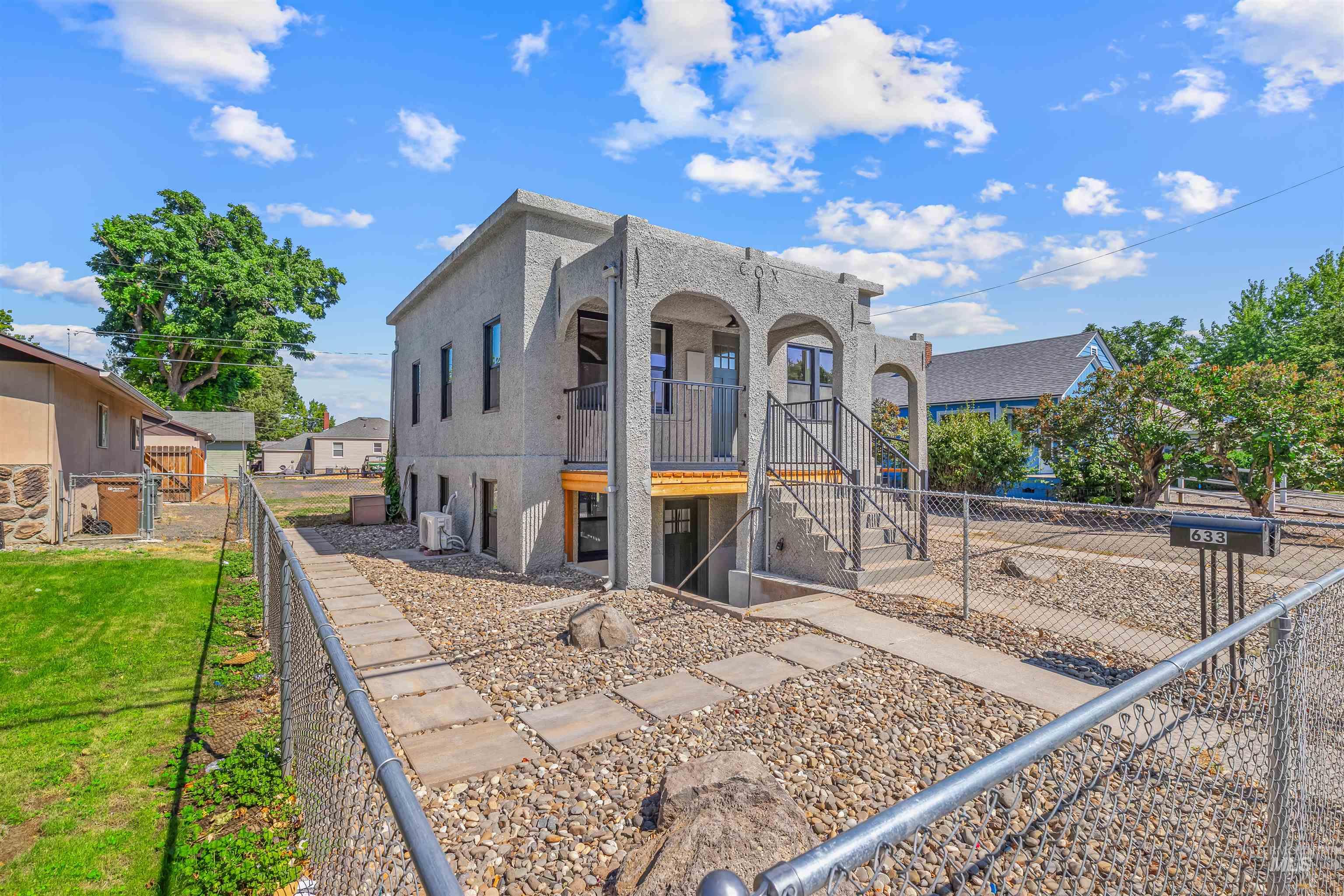 633 / 635 2nd Street, Clarkston, Washington 99403, 2 Bedrooms, 1 Bathroom, Residential Income For Sale, Price $375,000, 98956798