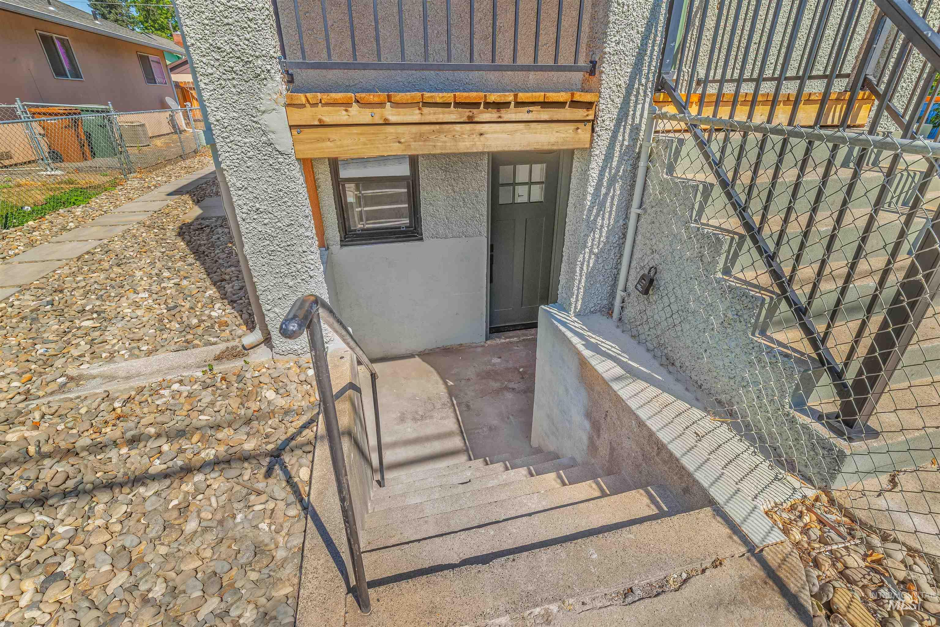 633 / 635 2nd Street, Clarkston, Washington 99403, 2 Bedrooms, 1 Bathroom, Residential Income For Sale, Price $375,000, 98956798